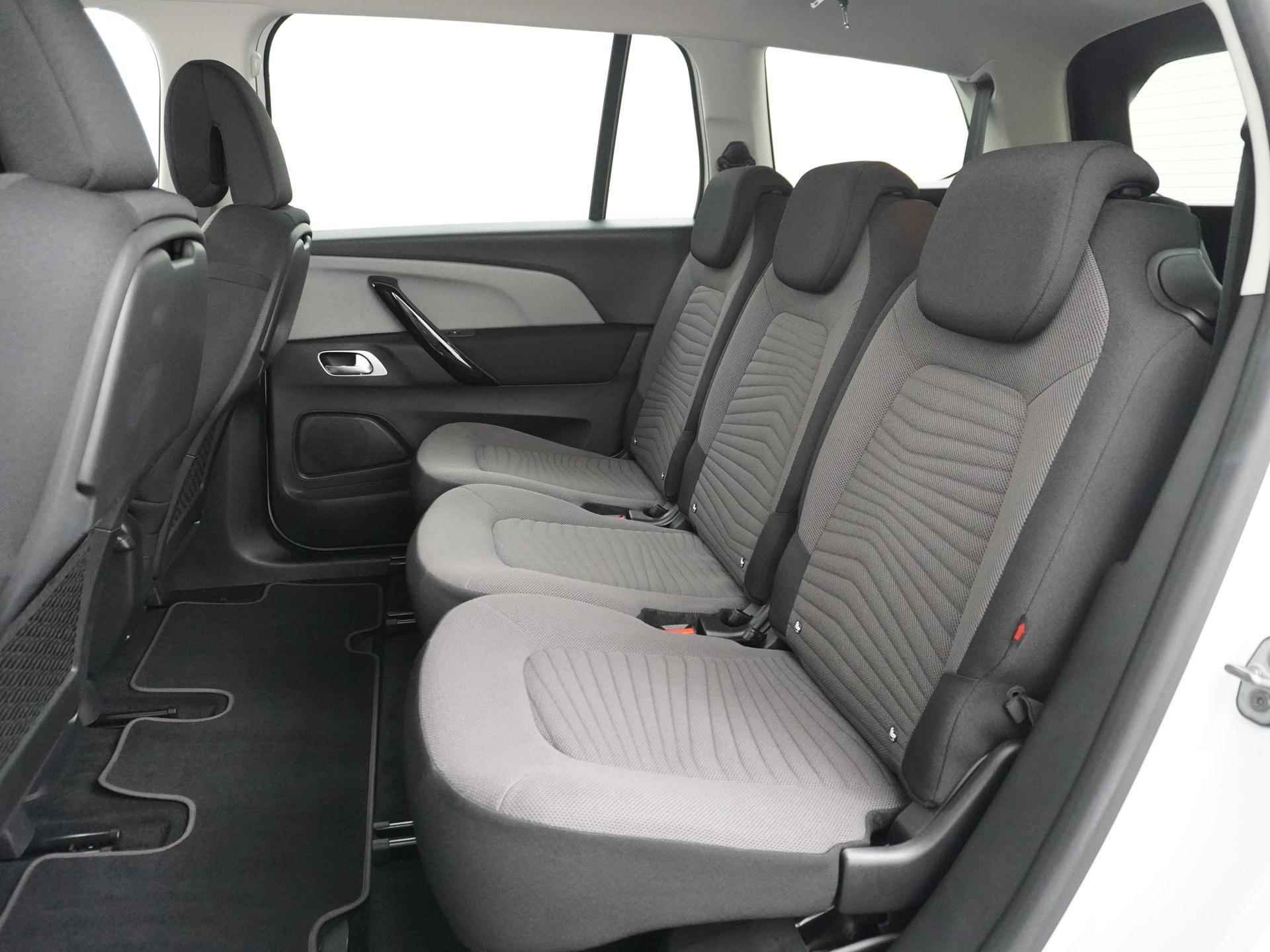 Citroen Grand C4 SpaceTourer C-Series 130 pk Automaat | Navigatie | Achteruitrijcamera | Parkeersensoren Voor en Achter | Verwarmde Voorstoelen met Massagefunctie | Keyless Start | Dodehoek Detectie | Adaptieve Cruise Control | Climate Control | 17" Lichtmetalen Velgen | Apple Carplay/Android Auto | - 22/52