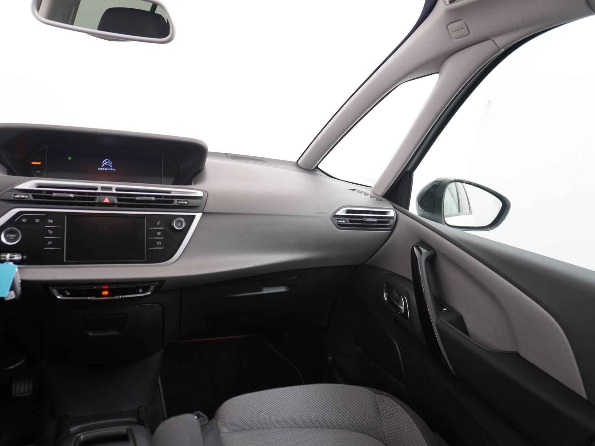 Citroen Grand C4 SpaceTourer C-Series 130 pk Automaat | Navigatie | Achteruitrijcamera | Parkeersensoren Voor en Achter | Verwarmde Voorstoelen met Massagefunctie | Keyless Start | Dodehoek Detectie | Adaptieve Cruise Control | Climate Control | 17" Lichtmetalen Velgen | Apple Carplay/Android Auto | - 26/52