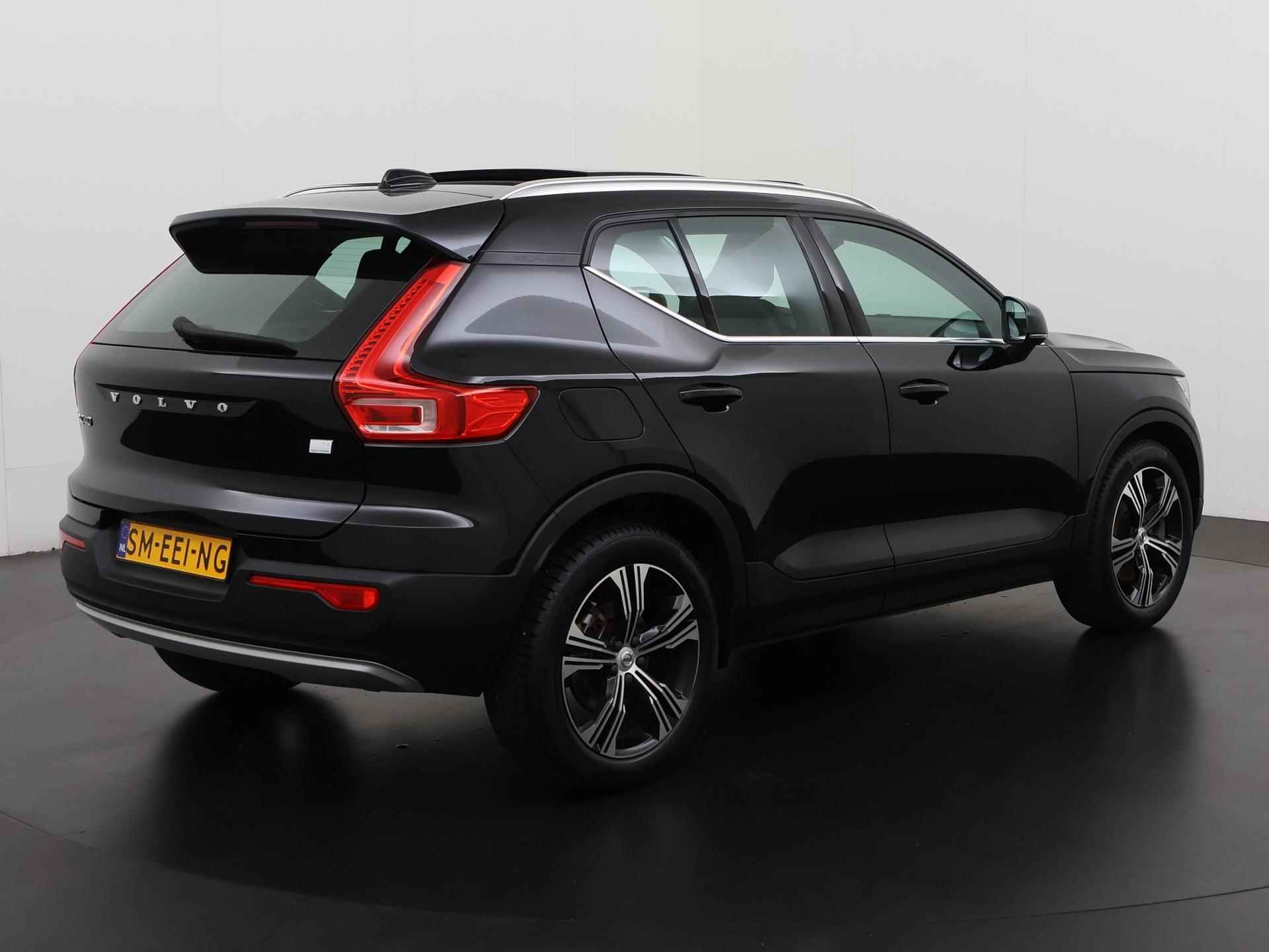 Volvo XC40 1.5 T4 Recharge Inscription | Panoramadak | Stuurverwarming | Zondag Open! - 4/42