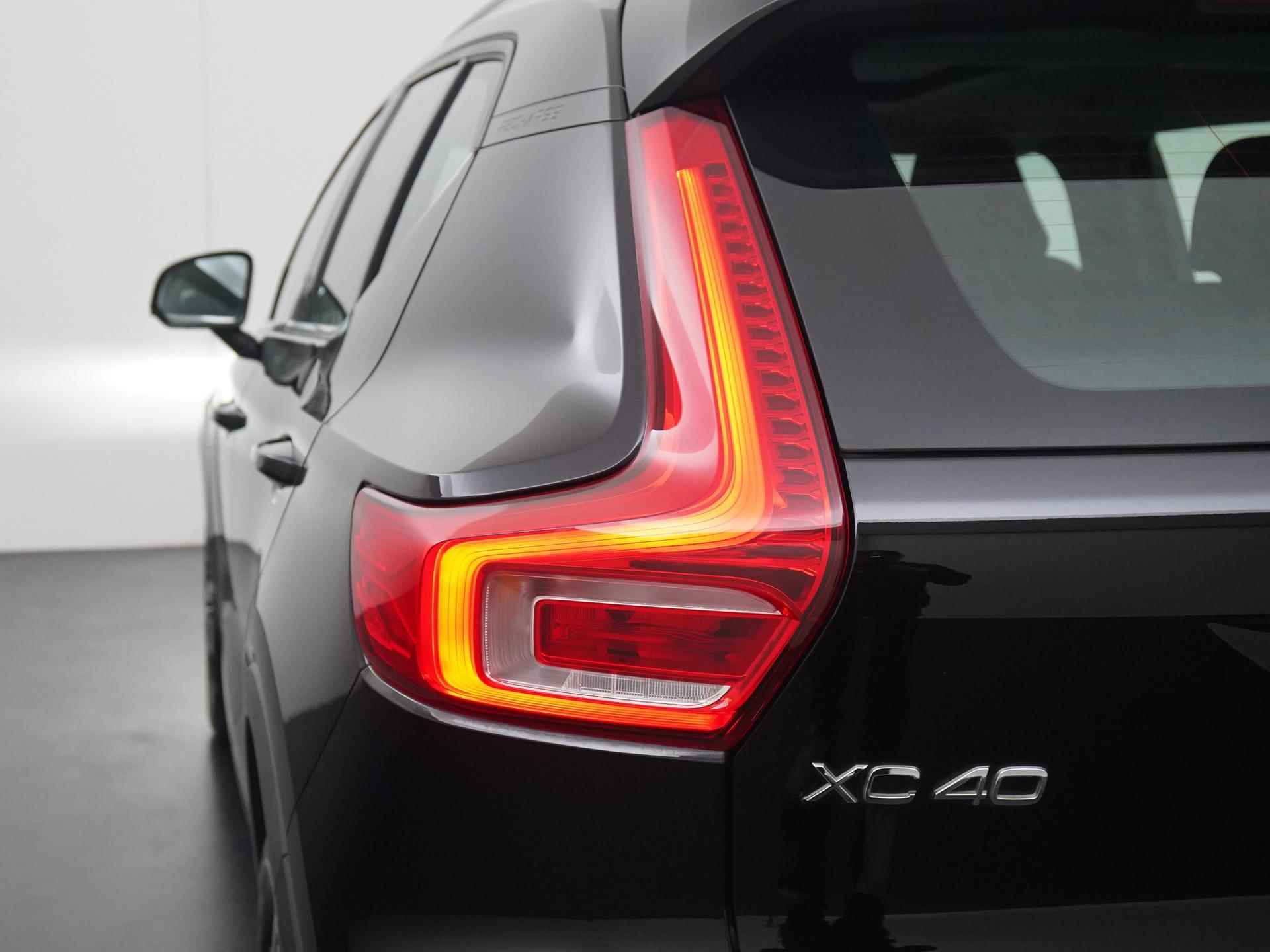 Volvo XC40 1.5 T4 Recharge Inscription | Panoramadak | Stuurverwarming | Zondag Open! - 23/42