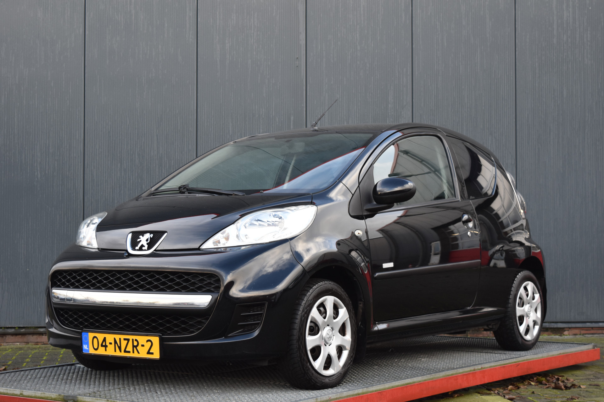 Peugeot 107 1.0-12V Millesim 200