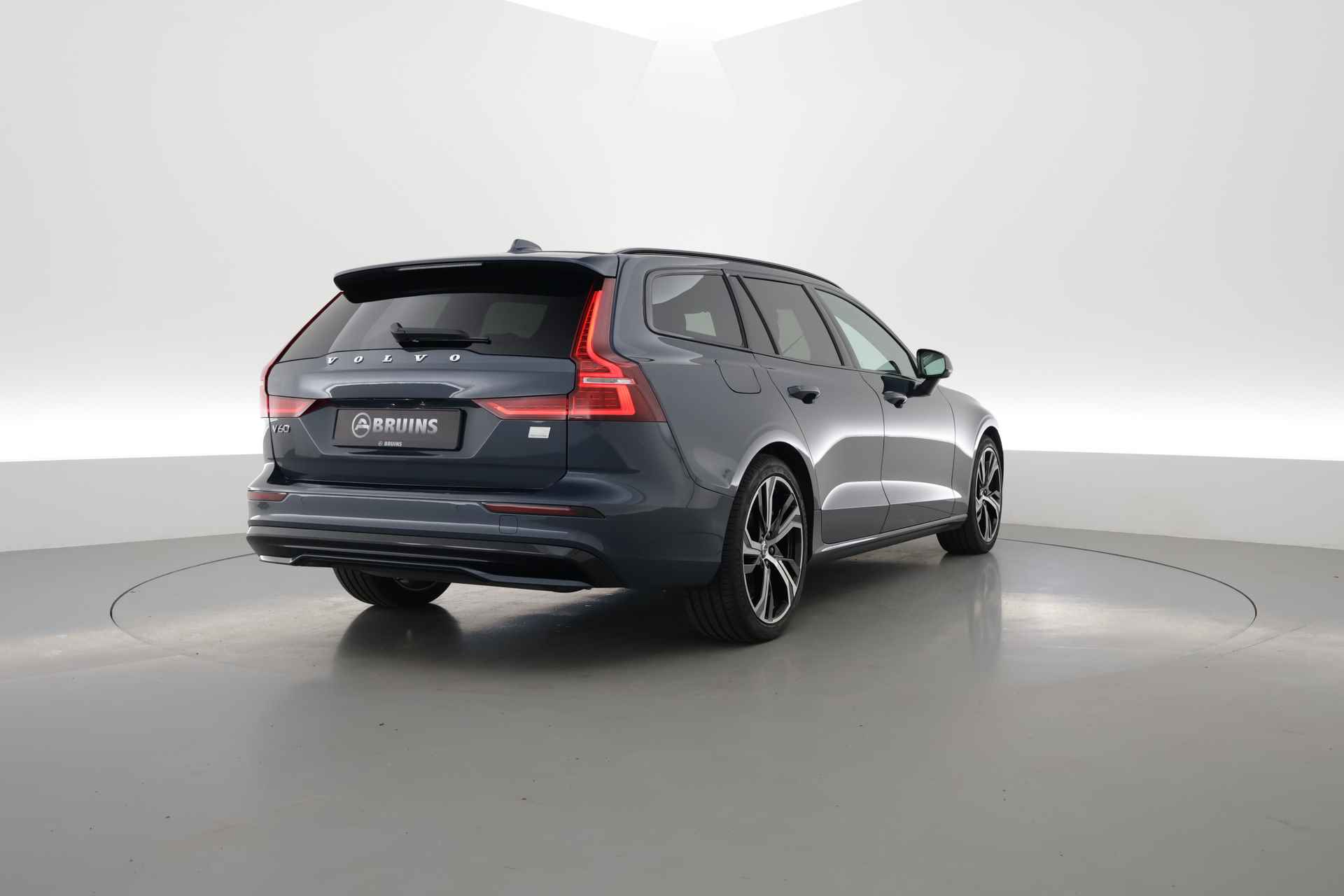 Volvo V60 2.0 T6 Plug-in hybrid AWD Plus Dark | Leer | ACC | Blis | H&K Audio | 4x stoel + stuurverw. | 19'' | - 2/29