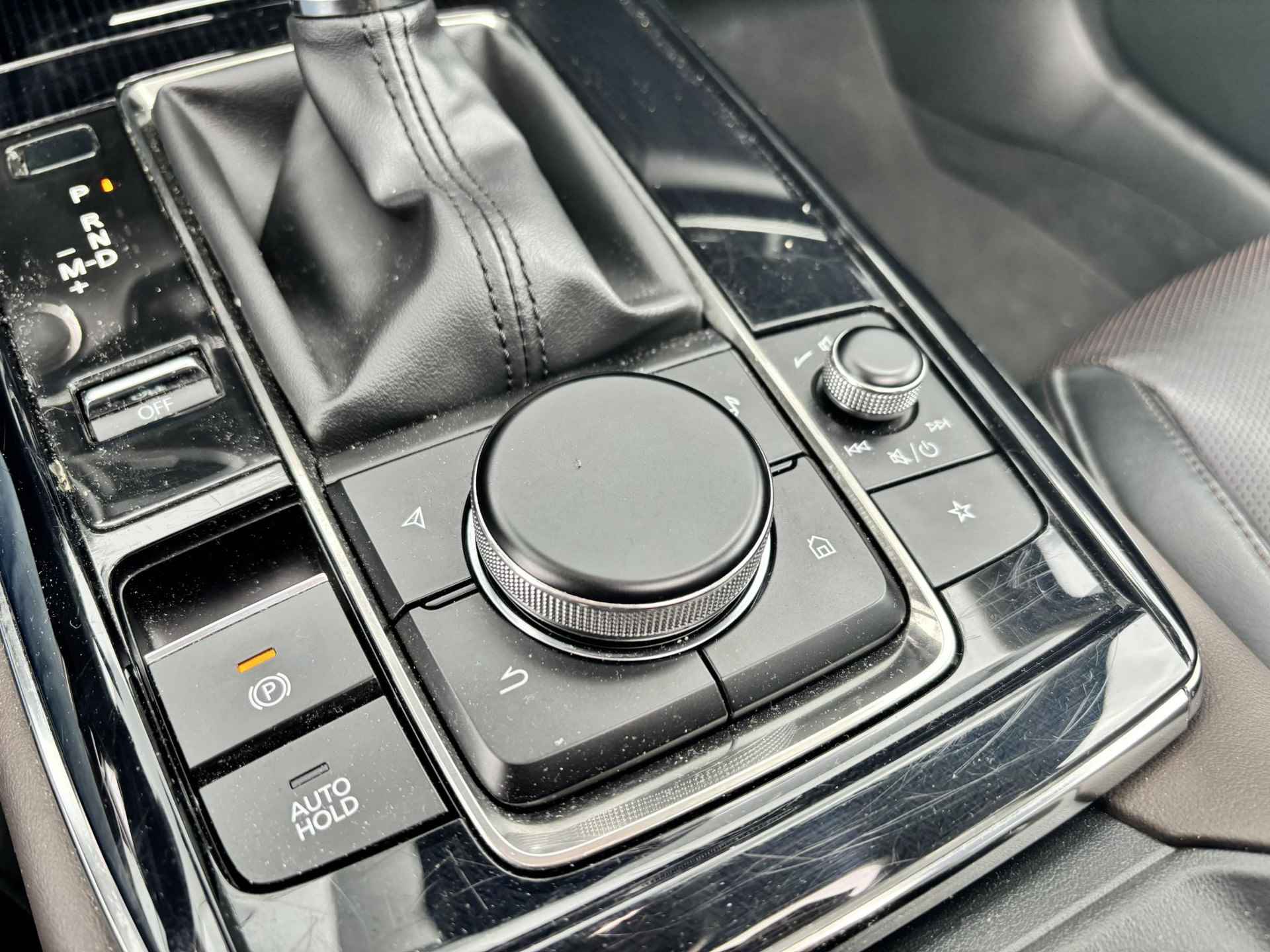 Mazda CX-30 2.0 e-SkyActiv-X M Hybrid Luxury / Navigatie / Schuif-Kantel Dak / Stoelverwarming / Adaptieve Cruise Control / Electronic Climate Control / - 25/32