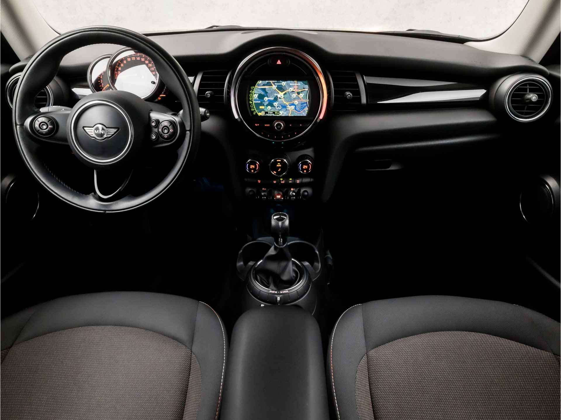 MINI Mini 1.2 Cooper (NAVIGATIE, NAP, KEYLESS START, BLUETOOTH, CRUISE, CLIMATE, ELEK PAKKET, ARMSTEUN, SPORTSTOELEN, LM VELGEN, NIEUWE APK, NIEUWSTAAT) - 6/34