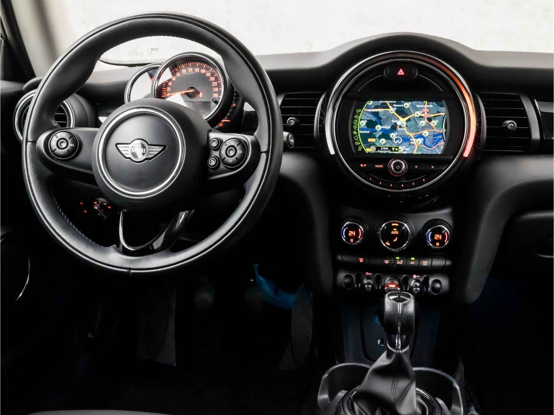 MINI Mini 1.2 Cooper (NAVIGATIE, NAP, KEYLESS START, BLUETOOTH, CRUISE, CLIMATE, ELEK PAKKET, ARMSTEUN, SPORTSTOELEN, LM VELGEN, NIEUWE APK, NIEUWSTAAT) - 7/34