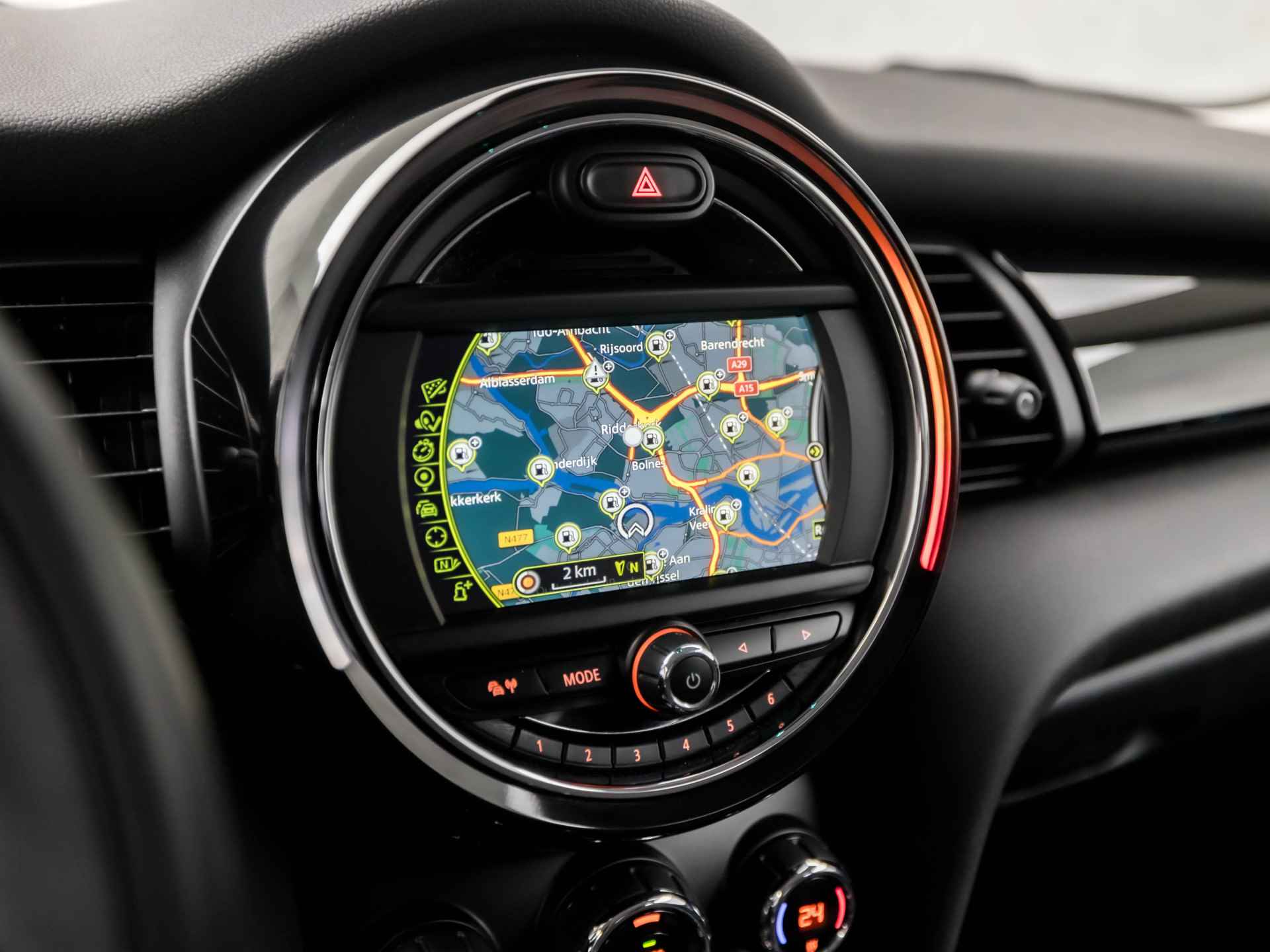 MINI Mini 1.2 Cooper (NAVIGATIE, NAP, KEYLESS START, BLUETOOTH, CRUISE, CLIMATE, ELEK PAKKET, ARMSTEUN, SPORTSTOELEN, LM VELGEN, NIEUWE APK, NIEUWSTAAT) - 8/34