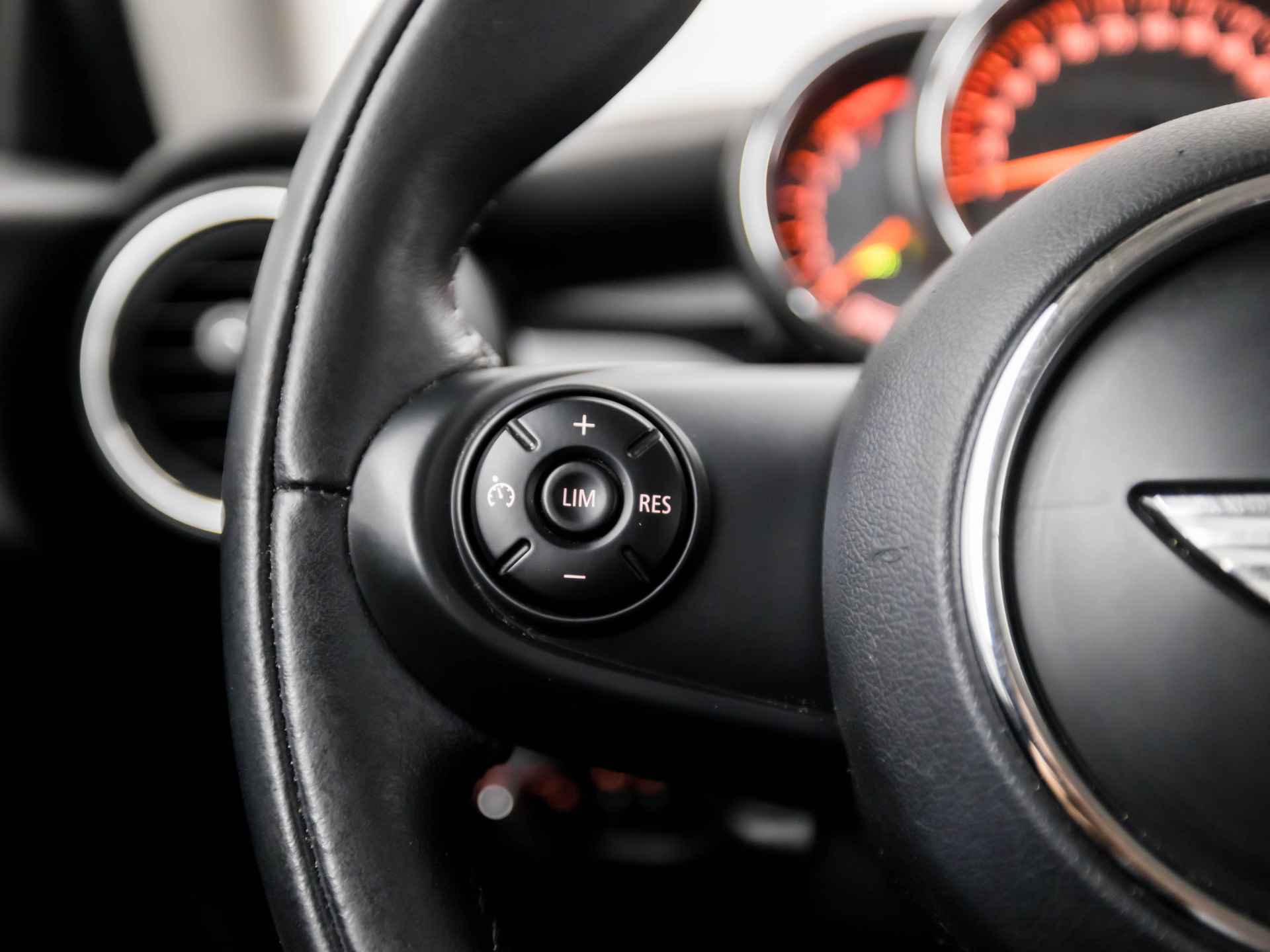 MINI Mini 1.2 Cooper (NAVIGATIE, NAP, KEYLESS START, BLUETOOTH, CRUISE, CLIMATE, ELEK PAKKET, ARMSTEUN, SPORTSTOELEN, LM VELGEN, NIEUWE APK, NIEUWSTAAT) - 18/34