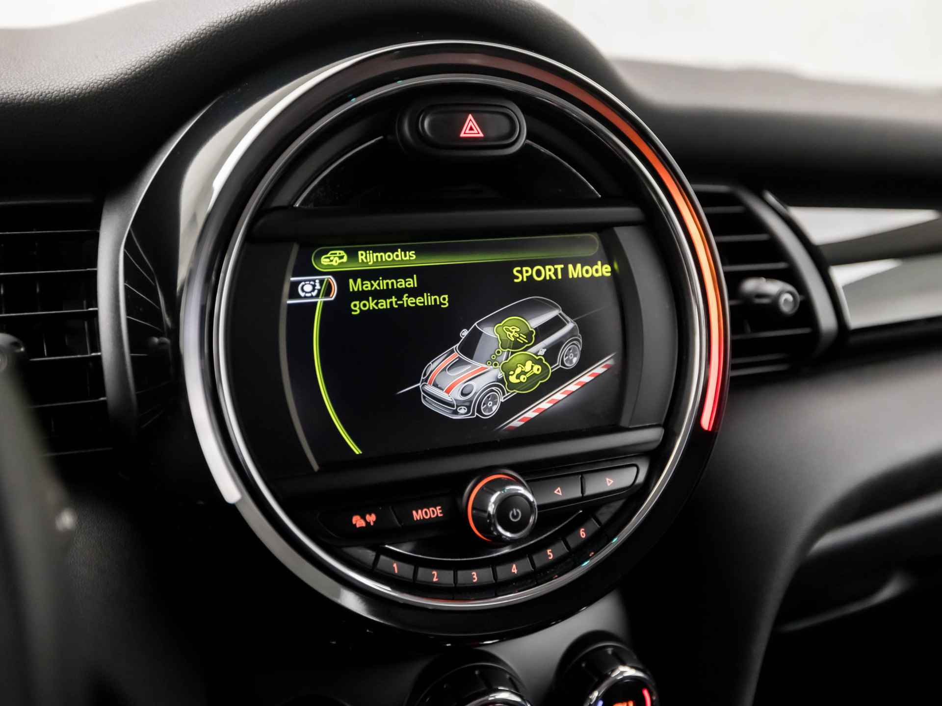 MINI Mini 1.2 Cooper (NAVIGATIE, NAP, KEYLESS START, BLUETOOTH, CRUISE, CLIMATE, ELEK PAKKET, ARMSTEUN, SPORTSTOELEN, LM VELGEN, NIEUWE APK, NIEUWSTAAT) - 25/34