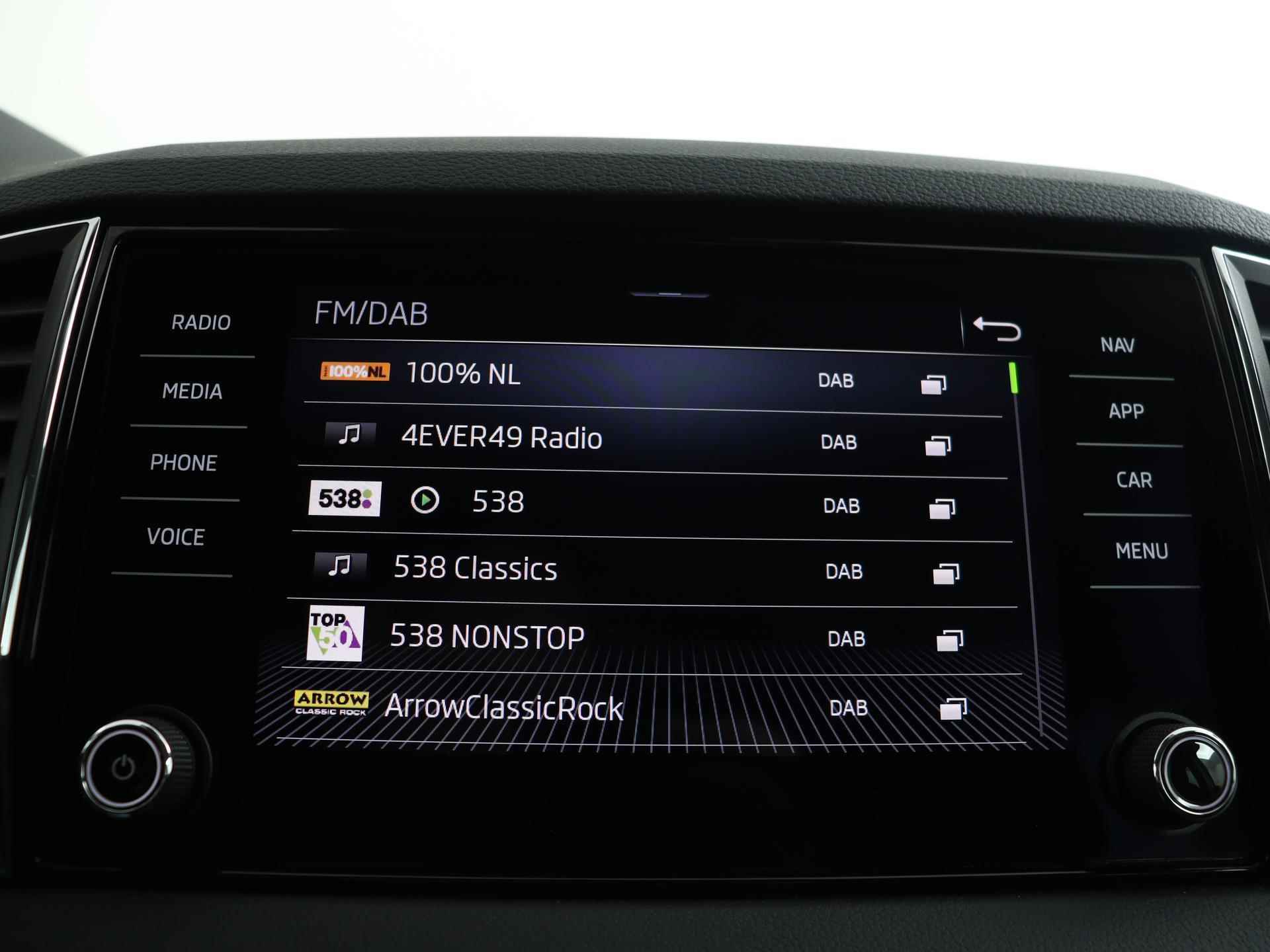 Skoda Karoq 1.5 TSI ACT 150 PK DSG Business Edition | Apple CarPlay | Camera | Adaptive Cruise | LED | 16" | - 33/45