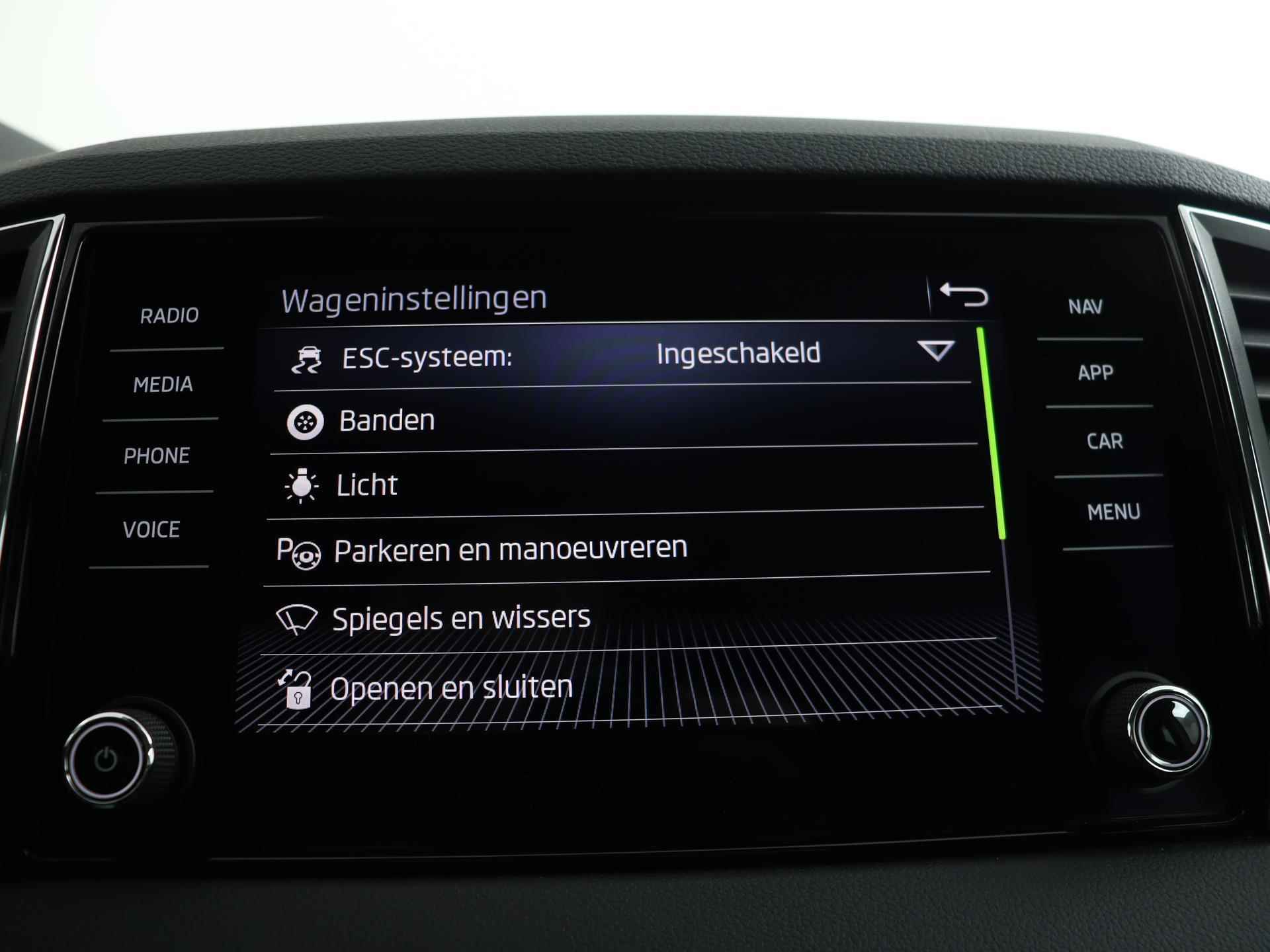 Skoda Karoq 1.5 TSI ACT 150 PK DSG Business Edition | Apple CarPlay | Camera | Adaptive Cruise | LED | 16" | - 35/45