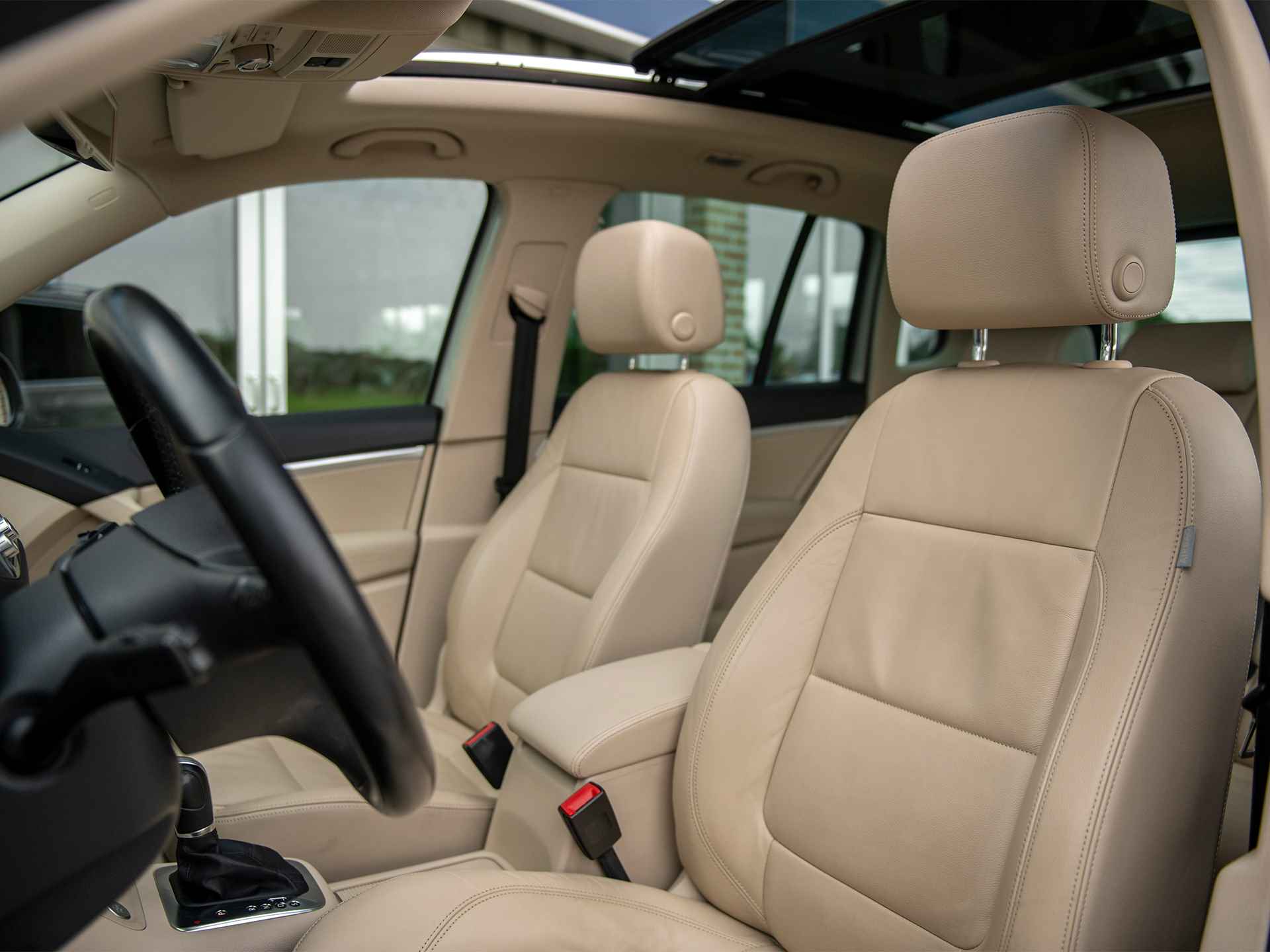 Volkswagen Tiguan 2.0TSi 180pk DSG R-Line Sport&Style 4Motion | Pano | Leer | Elektr.best.stoel Memory | Adaptief onderstel | Xenon | Keyless entry/start | Parkeersensor voor en achter - 5/42