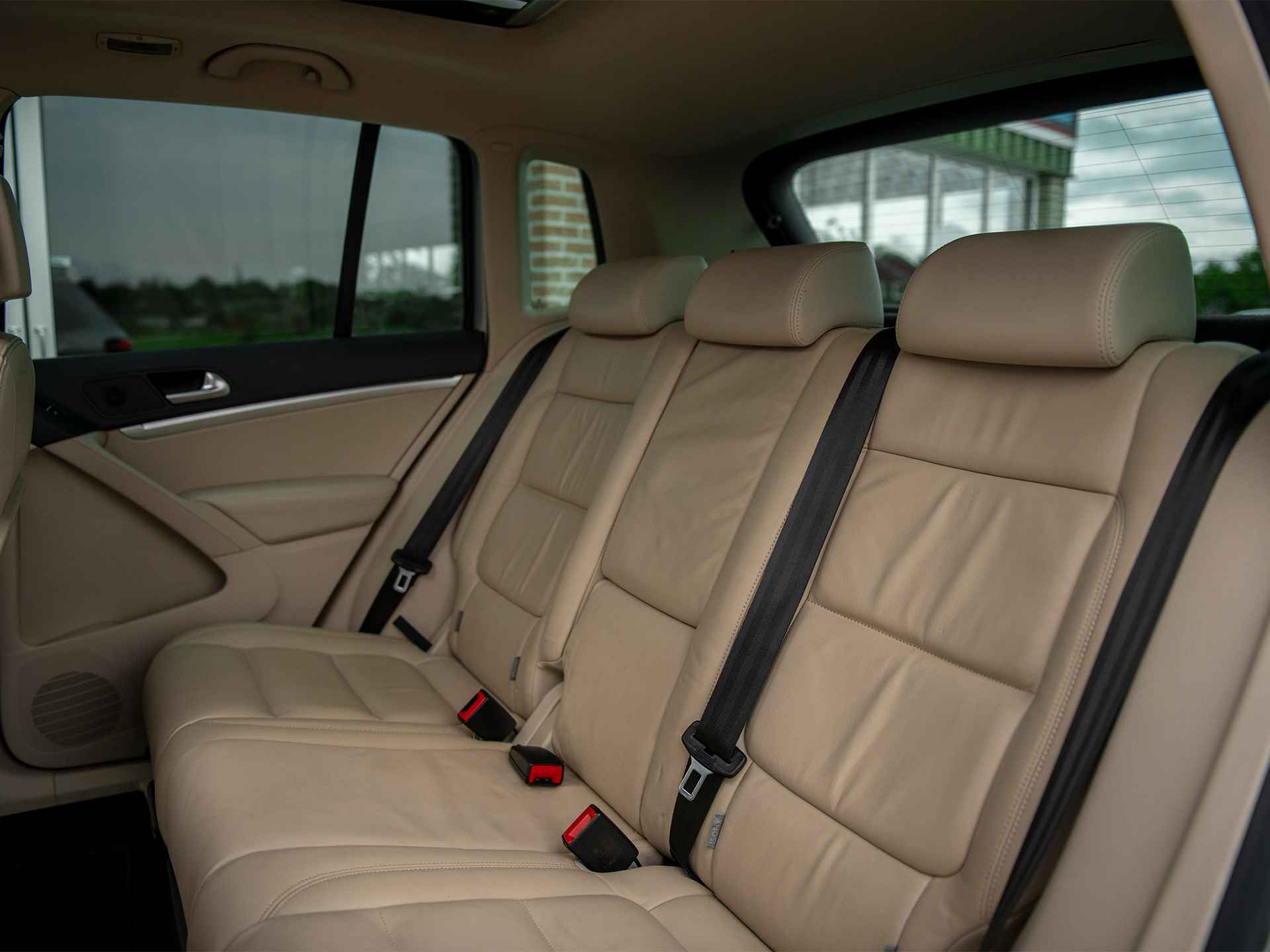Volkswagen Tiguan 2.0TSi 180pk DSG R-Line Sport&Style 4Motion | Pano | Leer | Elektr.best.stoel Memory | Adaptief onderstel | Xenon | Keyless entry/start | Parkeersensor voor en achter - 6/42