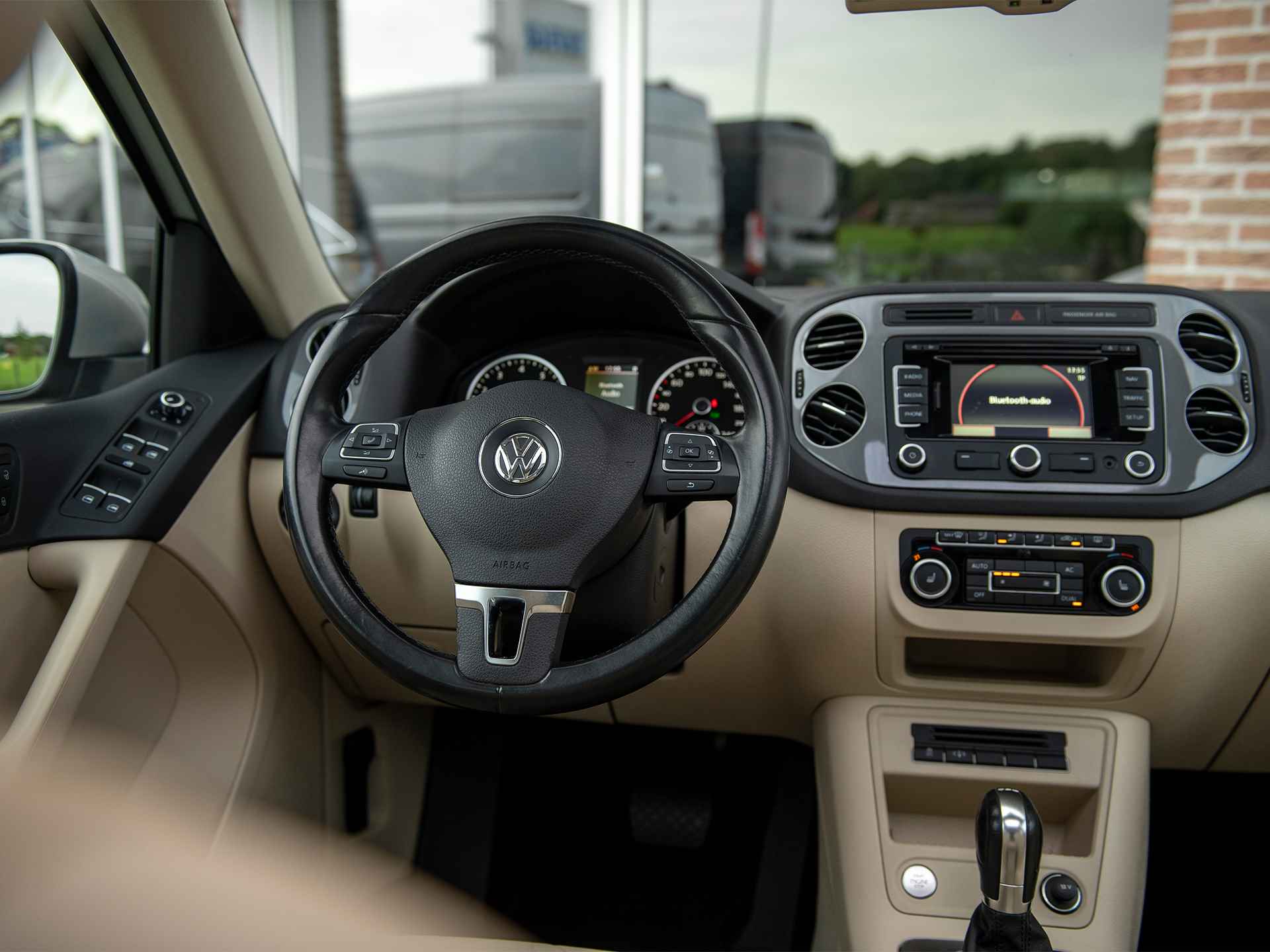 Volkswagen Tiguan 2.0TSi 180pk DSG R-Line Sport&Style 4Motion | Pano | Leer | Elektr.best.stoel Memory | Adaptief onderstel | Xenon | Keyless entry/start | Parkeersensor voor en achter - 10/42