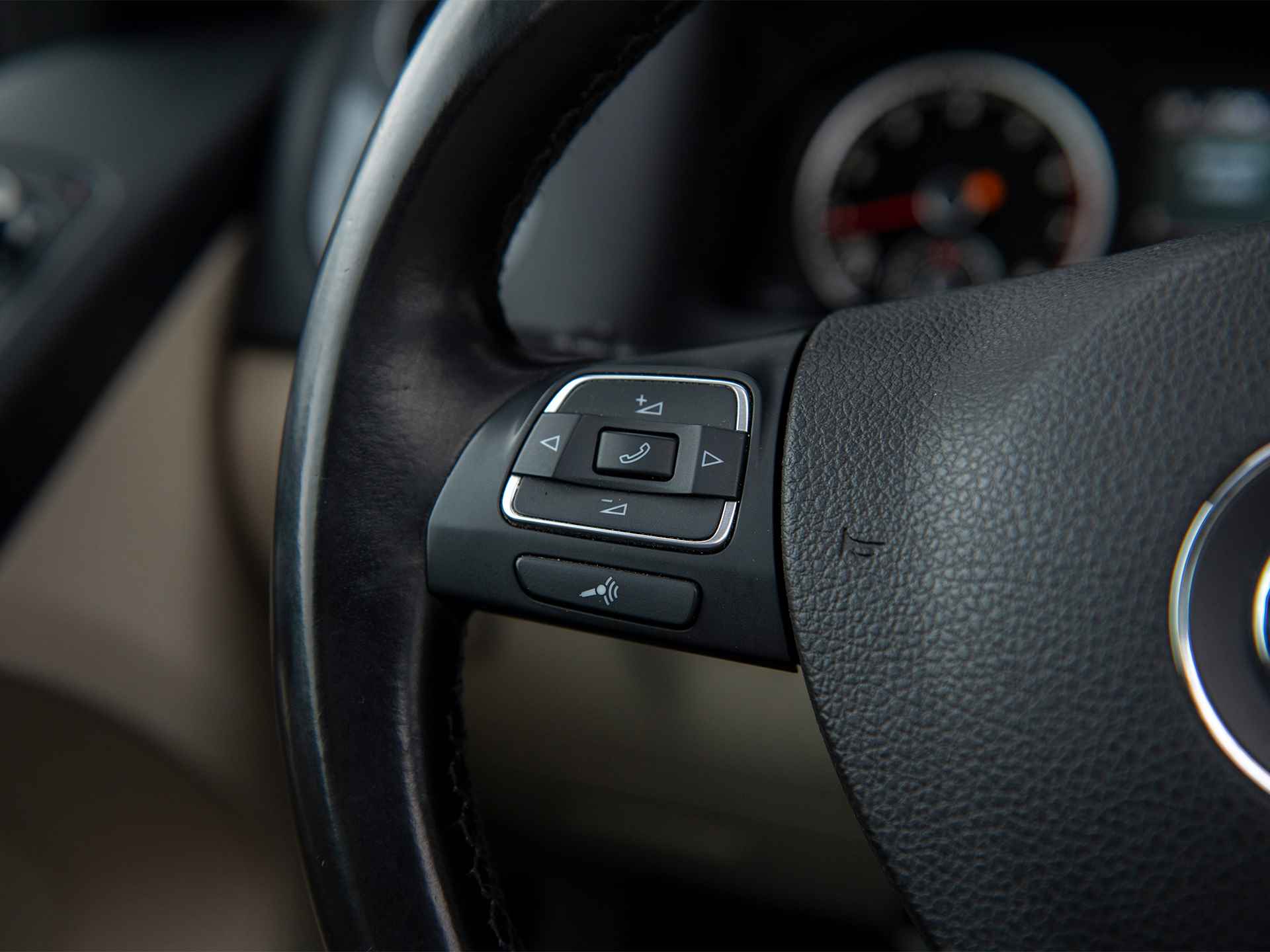 Volkswagen Tiguan 2.0TSi 180pk DSG R-Line Sport&Style 4Motion | Pano | Leer | Elektr.best.stoel Memory | Adaptief onderstel | Xenon | Keyless entry/start | Parkeersensor voor en achter - 11/42