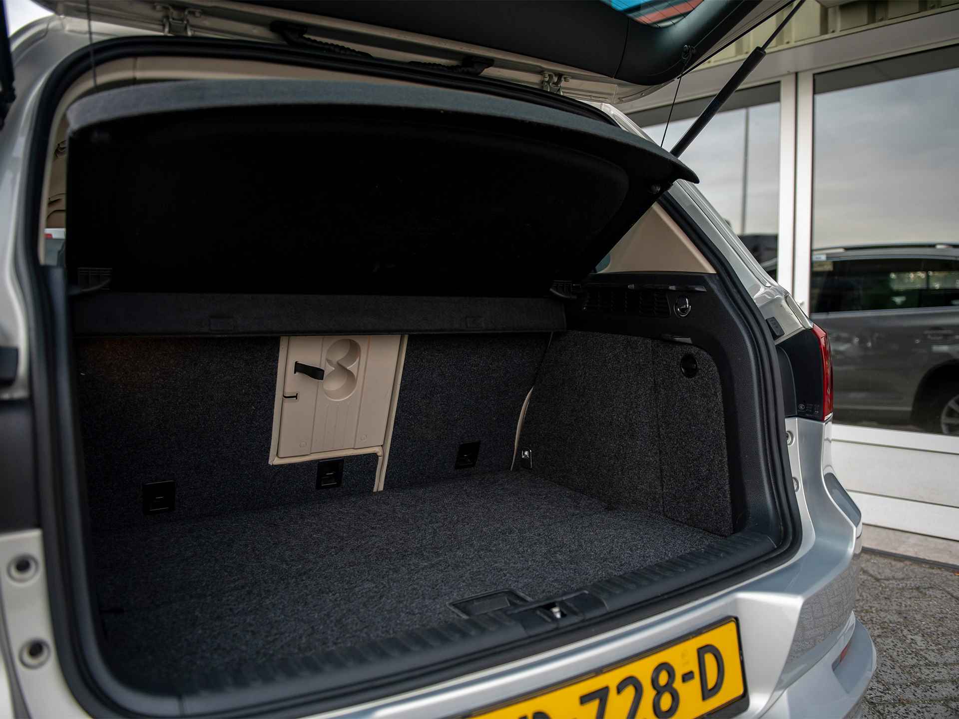 Volkswagen Tiguan 2.0TSi 180pk DSG R-Line Sport&Style 4Motion | Pano | Leer | Elektr.best.stoel Memory | Adaptief onderstel | Xenon | Keyless entry/start | Parkeersensor voor en achter - 40/42