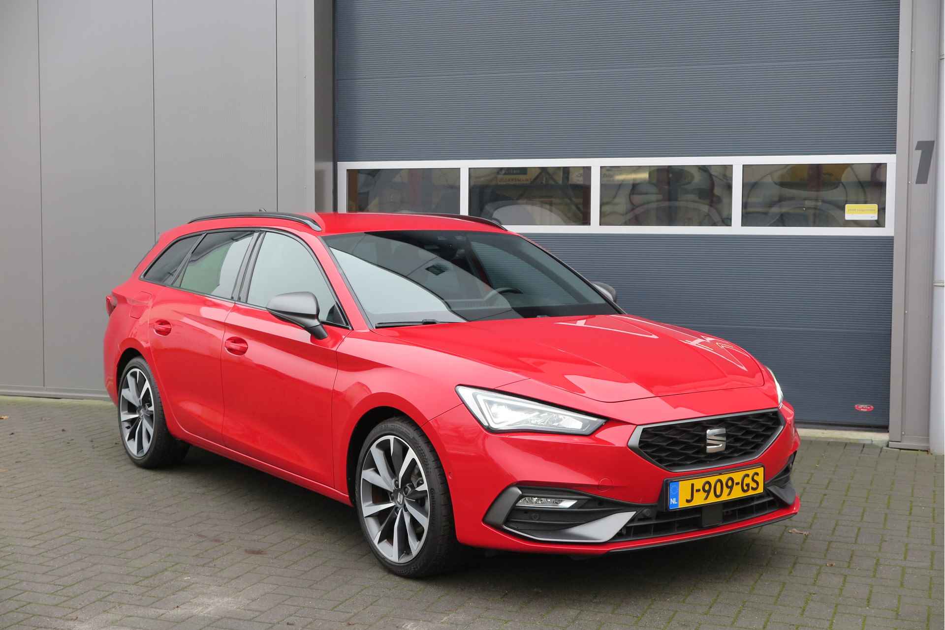 SEAT Leon Sportstourer 1.5 eTSI FR 150pk/ 110kW mild hybride DSG Launch Edition Led , Navi, Adaptive cruise, Virtual cockpit , Sportstoelen, LMV. DAB+ , Inparkeerhulp etc. - 3/76