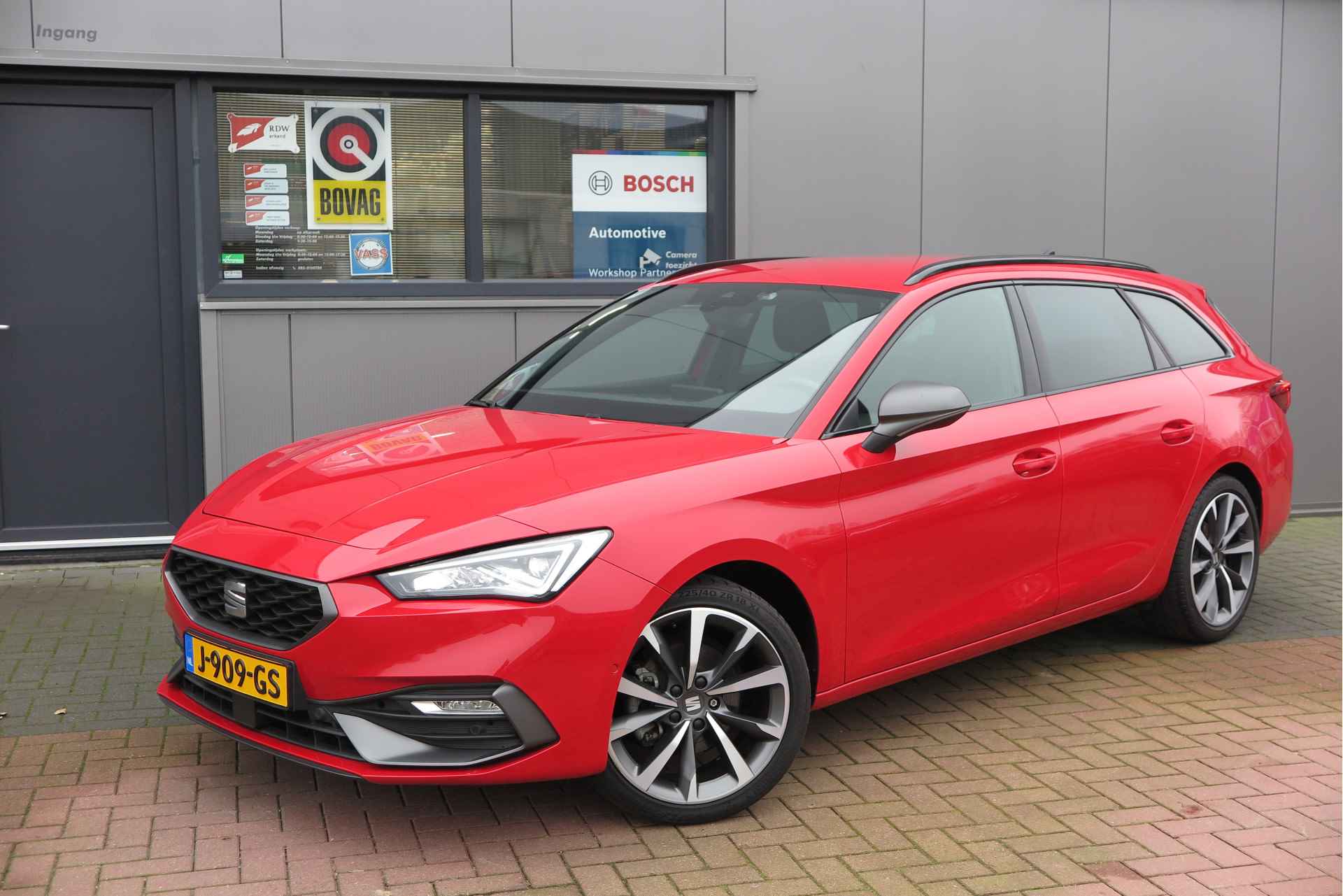 SEAT Leon Sportstourer 1.5 eTSI FR 150pk/ 110kW mild hybride DSG Launch Edition Led , Navi, Adaptive cruise, Virtual cockpit , Sportstoelen, LMV. DAB+ , Inparkeerhulp etc. - 4/76