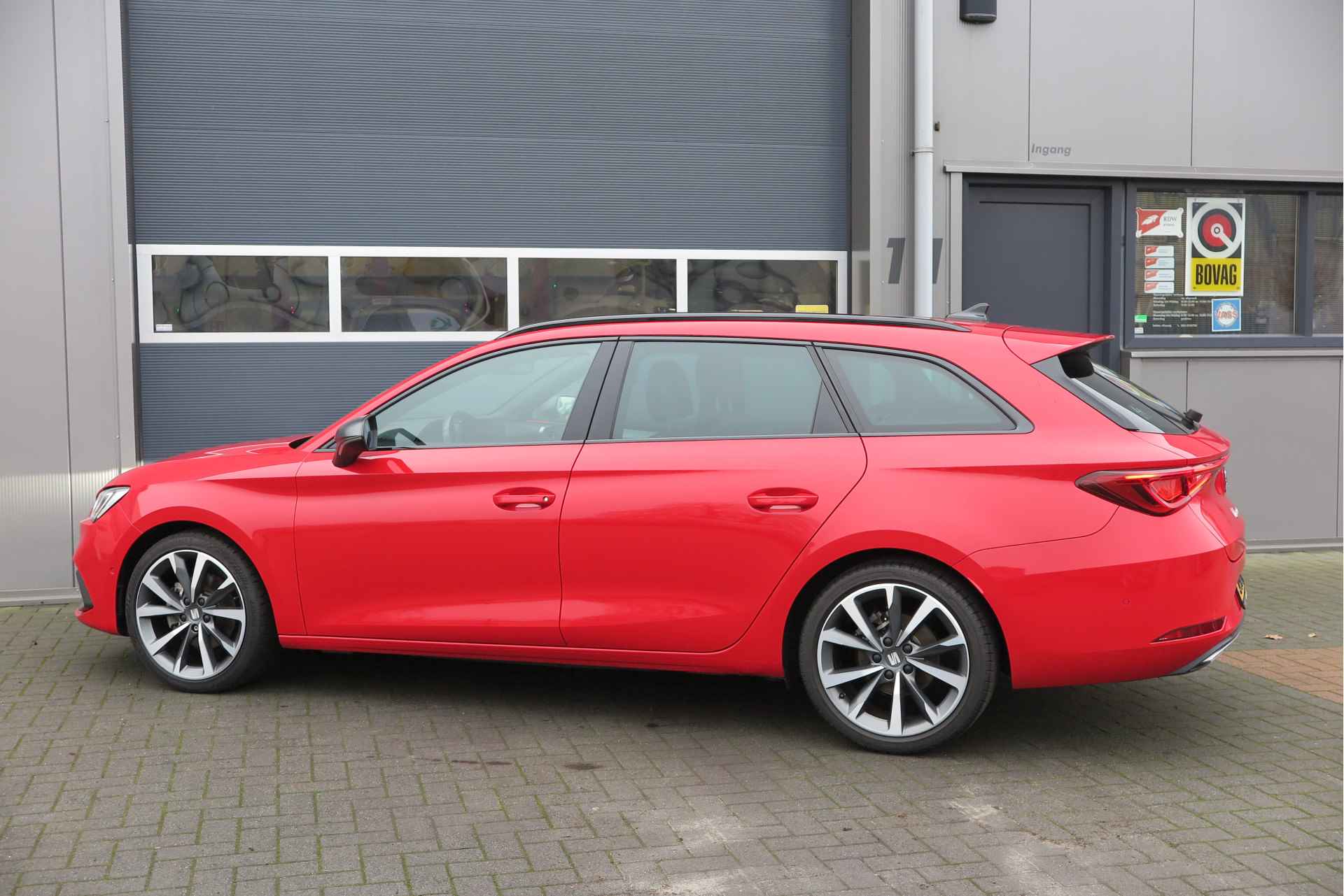 SEAT Leon Sportstourer 1.5 eTSI FR 150pk/ 110kW mild hybride DSG Launch Edition Led , Navi, Adaptive cruise, Virtual cockpit , Sportstoelen, LMV. DAB+ , Inparkeerhulp etc. - 6/76