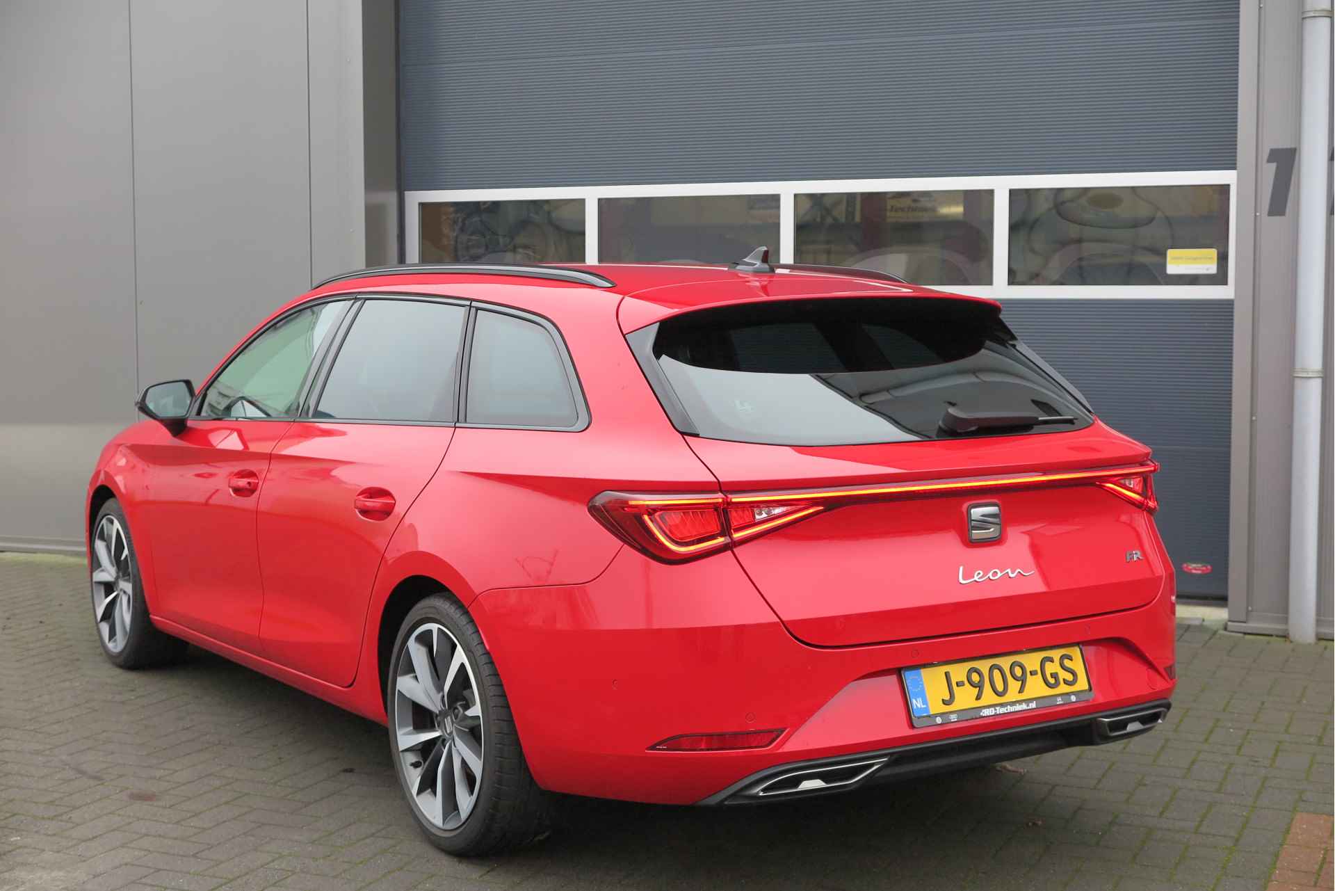 SEAT Leon Sportstourer 1.5 eTSI FR 150pk/ 110kW mild hybride DSG Launch Edition Led , Navi, Adaptive cruise, Virtual cockpit , Sportstoelen, LMV. DAB+ , Inparkeerhulp etc. - 8/76