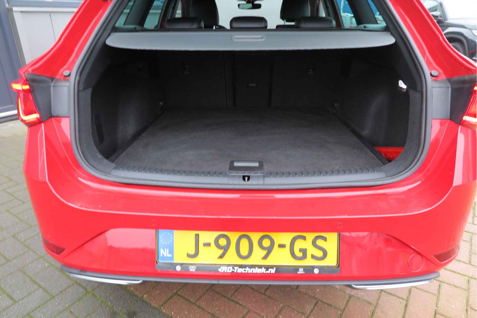 SEAT Leon Sportstourer 1.5 eTSI FR 150pk/ 110kW mild hybride DSG Launch Edition Led , Navi, Adaptive cruise, Virtual cockpit , Sportstoelen, LMV. DAB+ , Inparkeerhulp etc. - 68/76