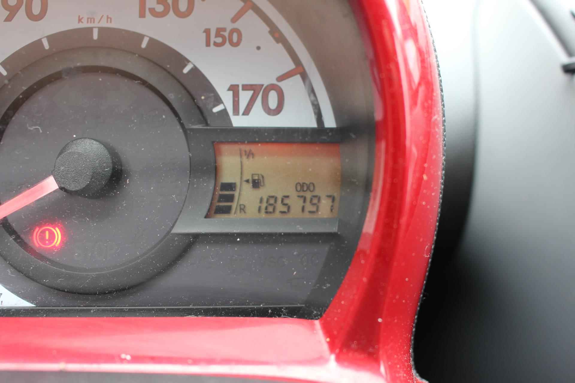 Toyota Aygo 1.0-12V Asp Red Motor met 72Dkm 1/2 leder Carplay LM velgen Airco 4 season banden - 6/31