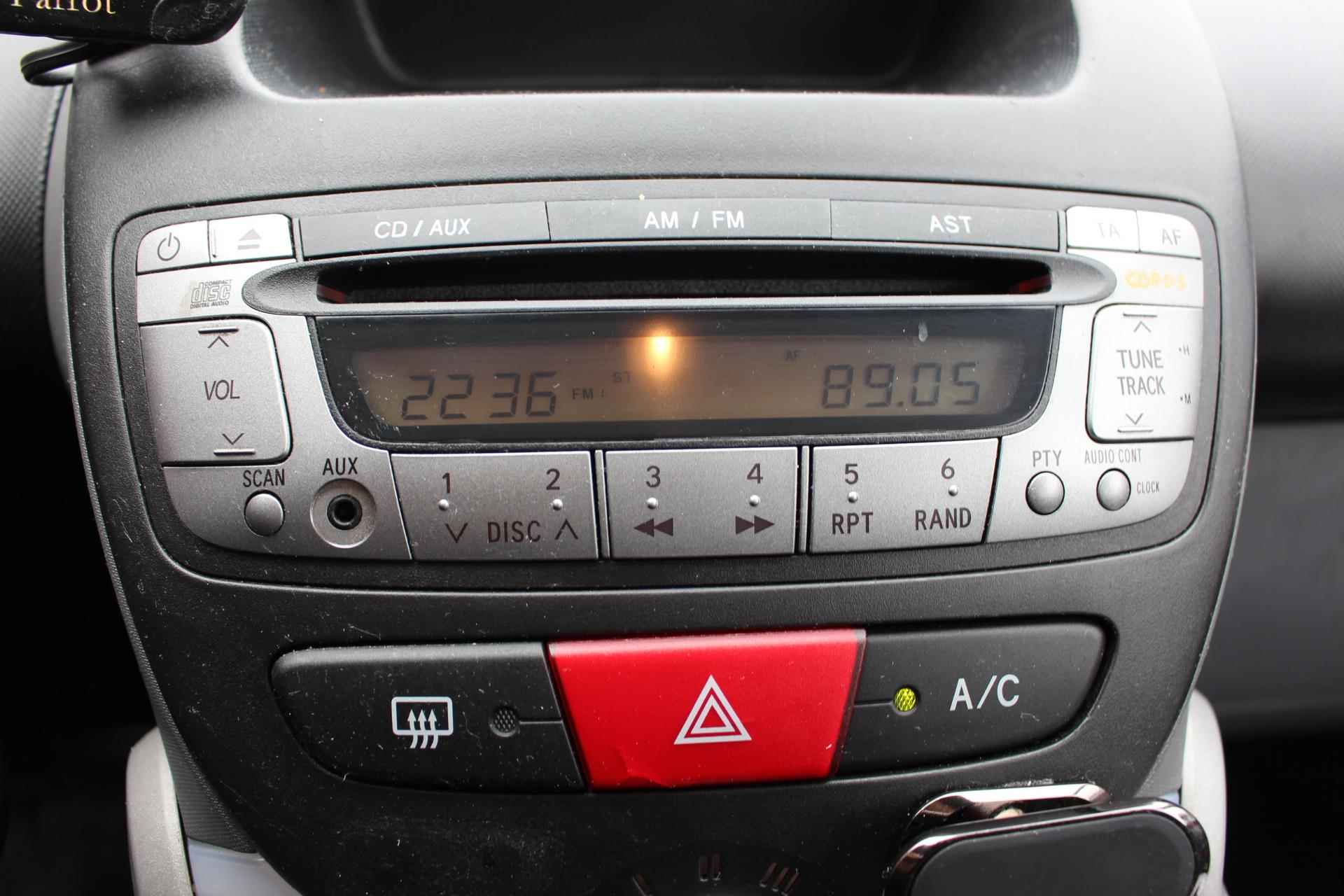 Toyota Aygo 1.0-12V Asp Red Motor met 72Dkm 1/2 leder Carplay LM velgen Airco 4 season banden - 22/31