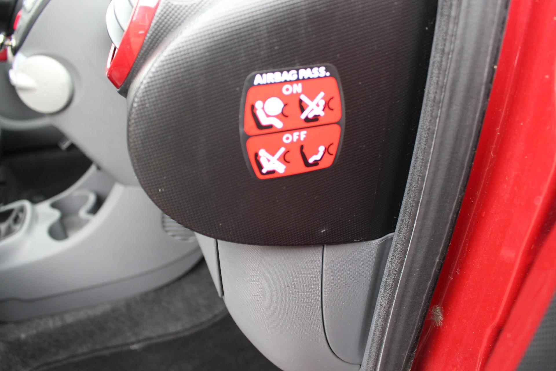 Toyota Aygo 1.0-12V Asp Red Motor met 72Dkm 1/2 leder Carplay LM velgen Airco 4 season banden - 30/31