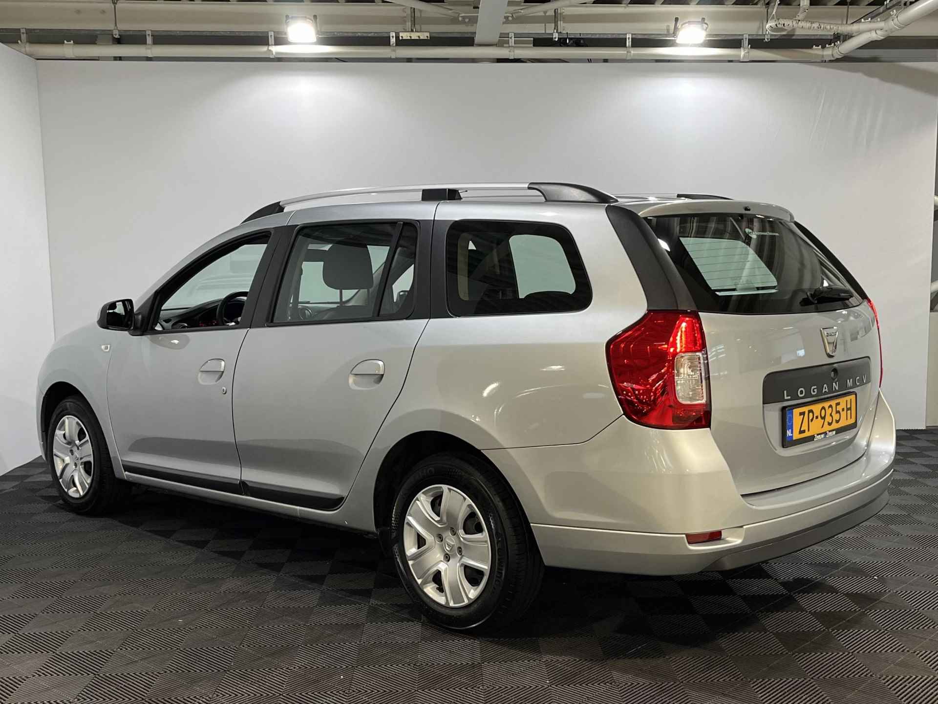 Dacia Logan MCV 0.9 - 90PK TCe Laureate | 1e eigenaar | Airco | Cruise Control | Bluetooth | Centrale Deurvergrendeling | Elektrische Spiegels | - 5/32