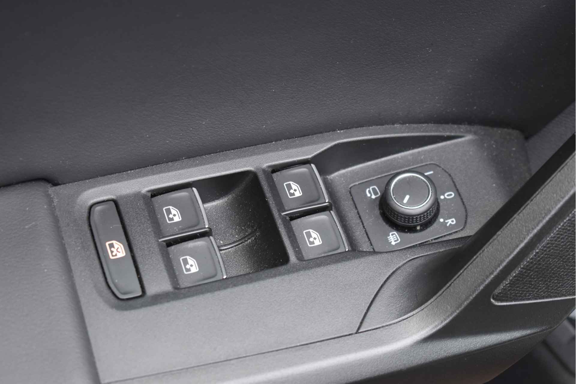 SEAT Leon 1.4 TSI eHybrid PHEV FR Business Intense | Keyless | Sfeerverl | Camera | Carplay | Digitale tellers | Full LED | LM-Velgen | Zeer netjes - 49/80