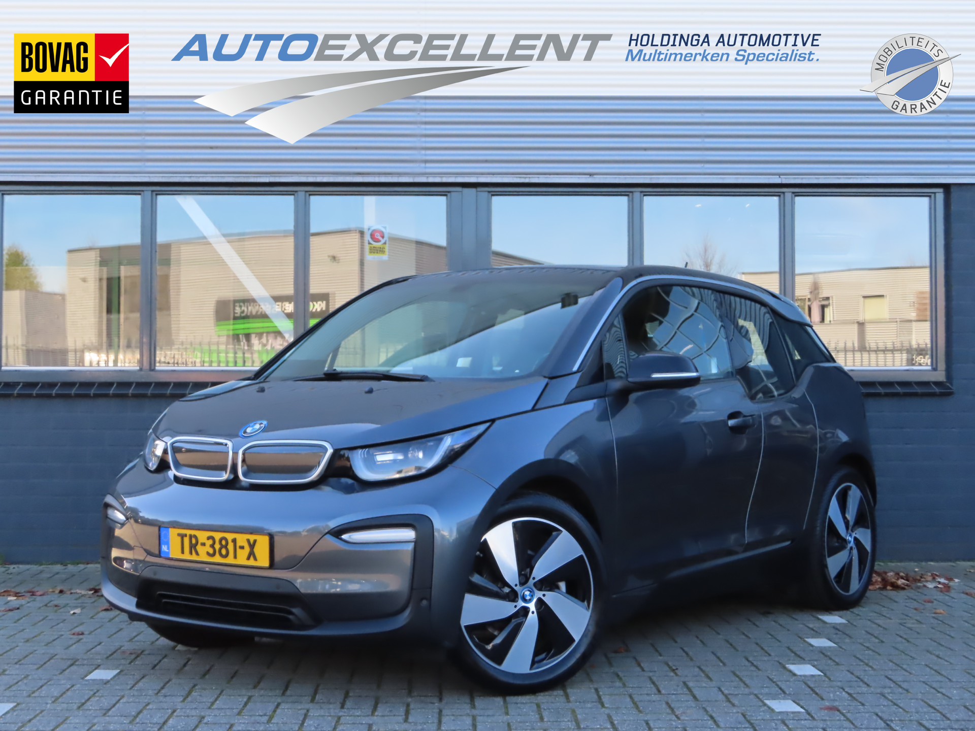 BMW i3 Grey Edition 94Ah 33 kWh | Navi prof | Schuifdak | Camera | harman kardon | bij viaBOVAG.nl