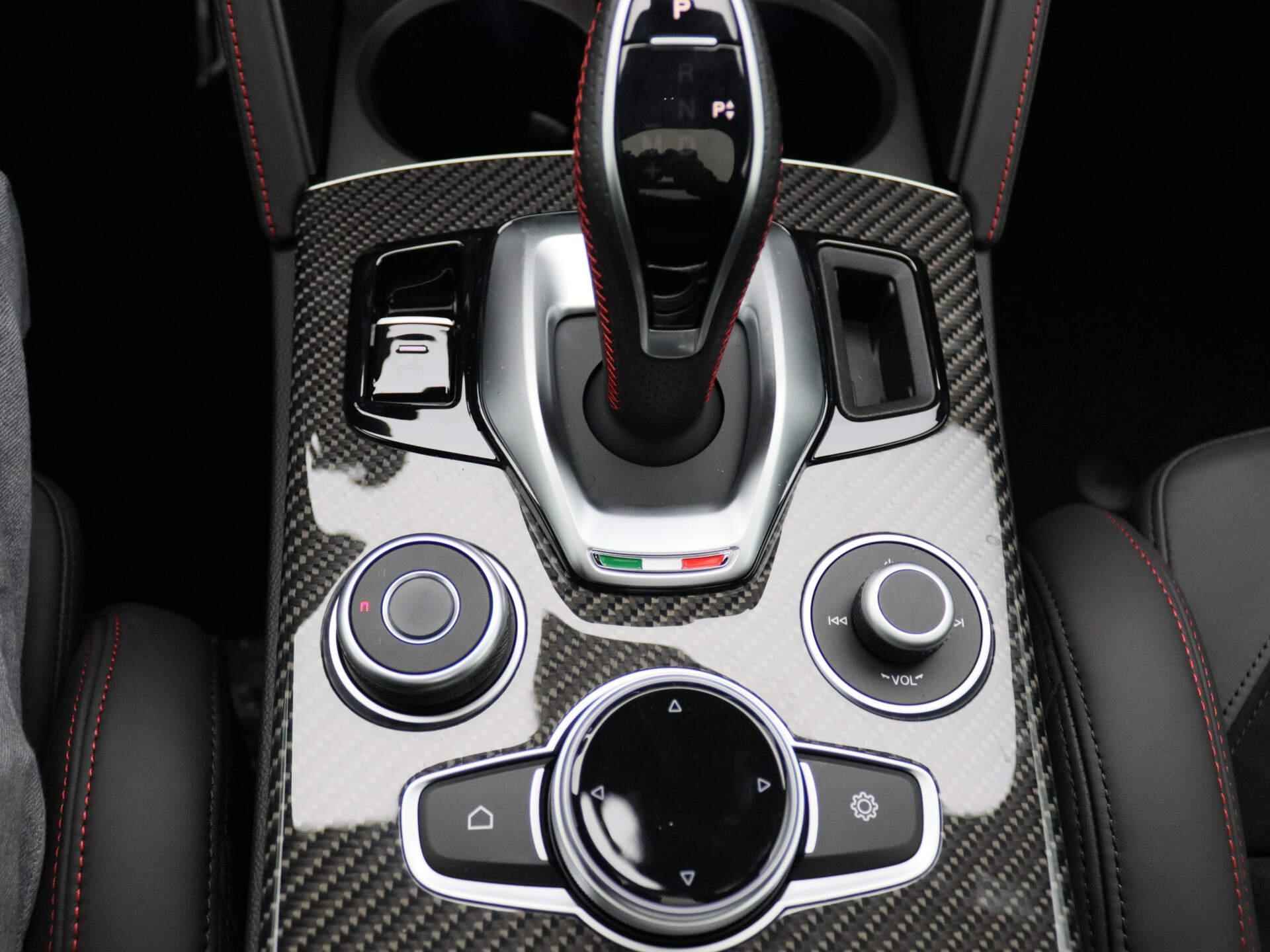 Alfa Romeo Stelvio 2.0 T AWD Estrema 280pk | FULL OPTIONS | Panoramadak | QV interieur |Carbon Pack | Q4 | - 16/26