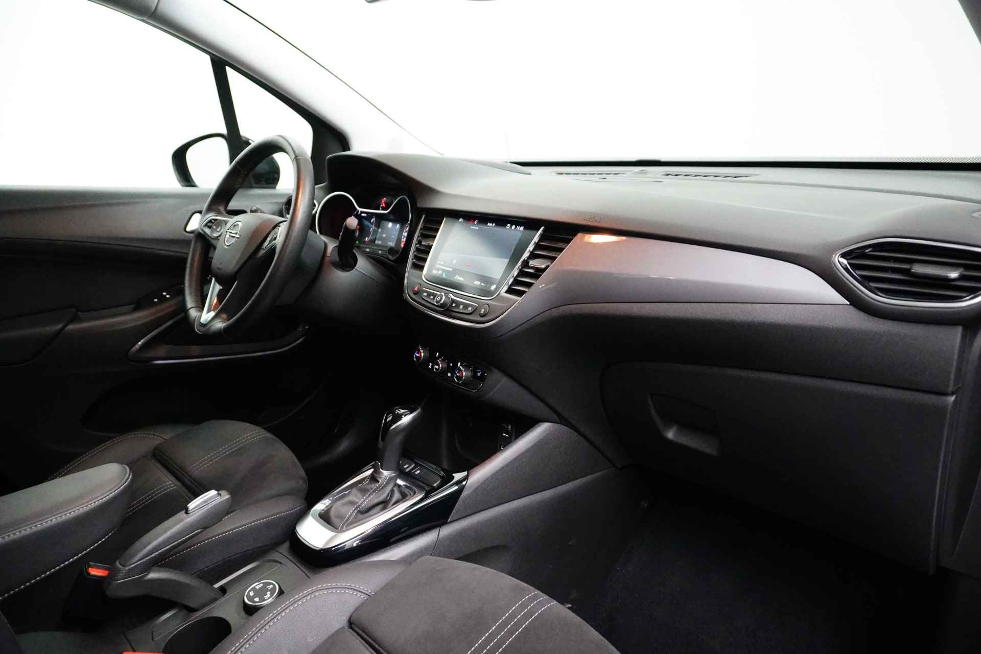 Opel Crossland 1.2 Turbo Ultimate 130pk Automaat | Stuur/Stoelverwarming | Panoramadak | HeadUp-Display | Navigatie | Comfortstoelen | Achterui - 8/30