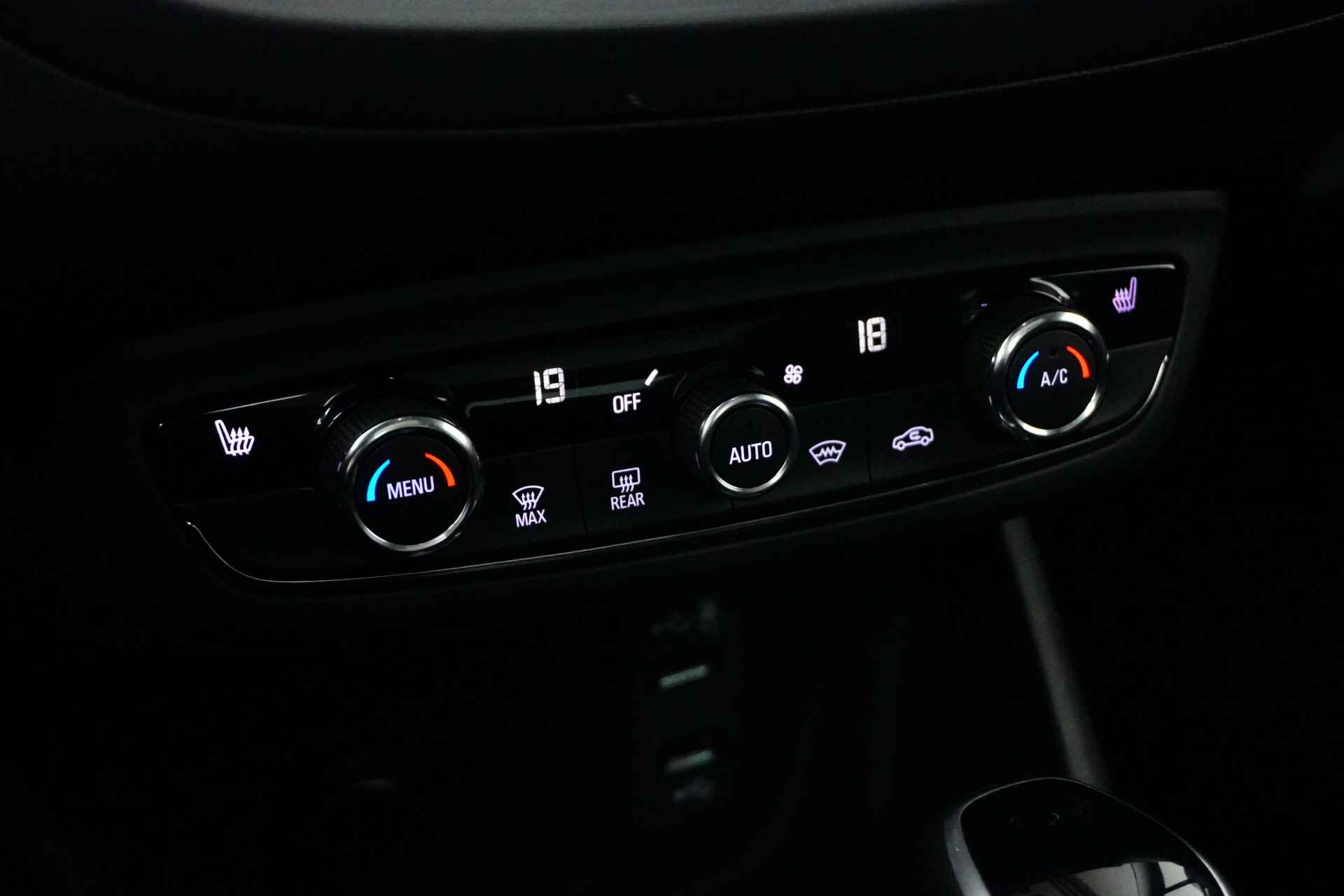 Opel Crossland 1.2 Turbo Ultimate 130pk Automaat | Stuur/Stoelverwarming | Panoramadak | HeadUp-Display | Navigatie | Comfortstoelen | Achterui - 23/30