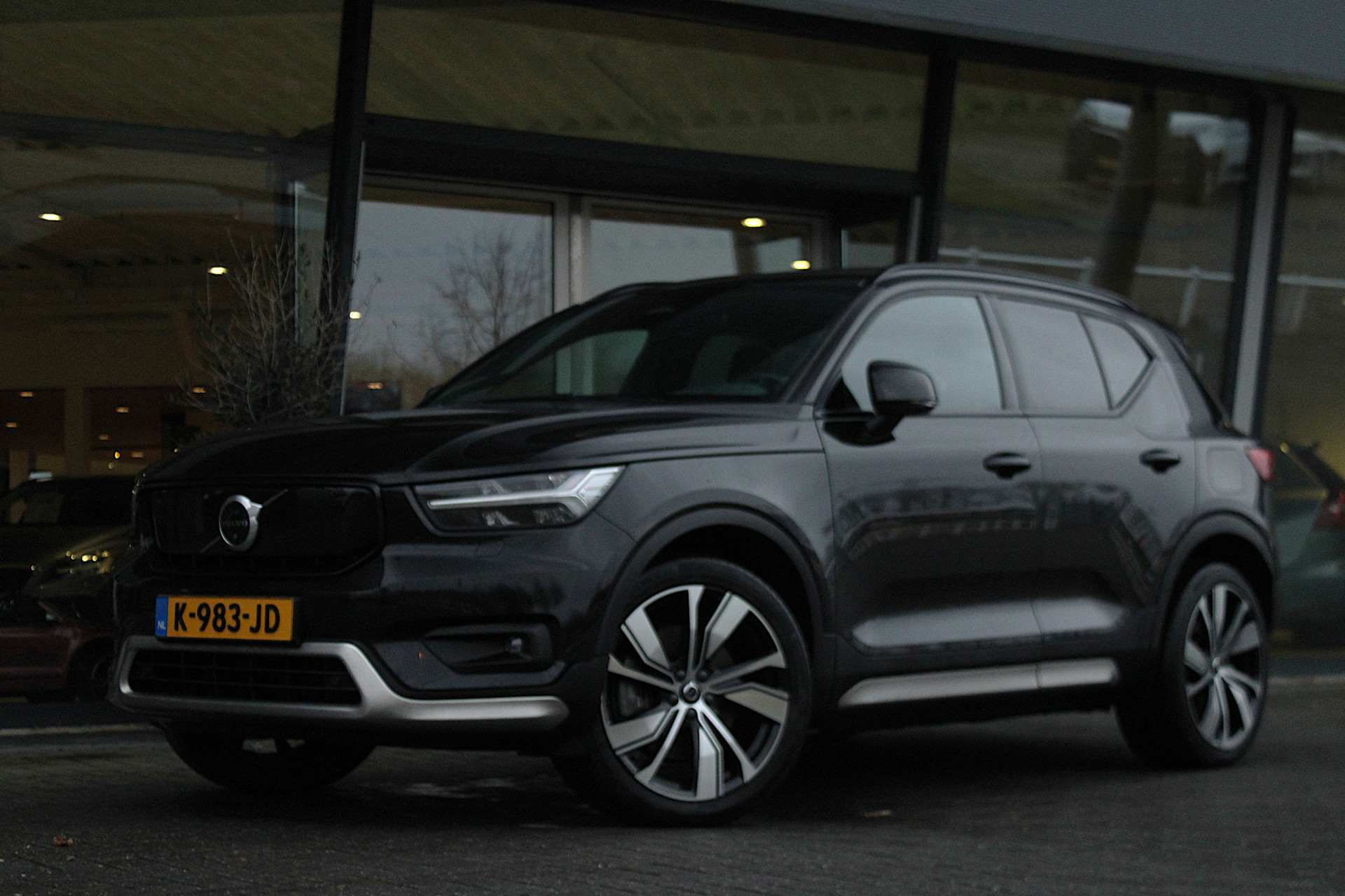 Volvo XC40 P8 Recharge 408PK Twin AWD R-Design | 360° Camera | Panoramadak | Harman/Kardon | Warmtepomp | 20-Inch | Trekhaak