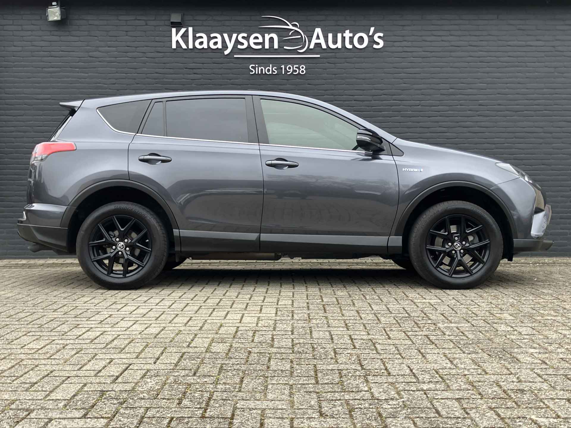 Toyota RAV4 2.5 Hybrid 198 pk AWD Executive Black Edition AUT. | 1e eigenaar | dealer onderh. | navigatie | leder interieur | camera - 4/40