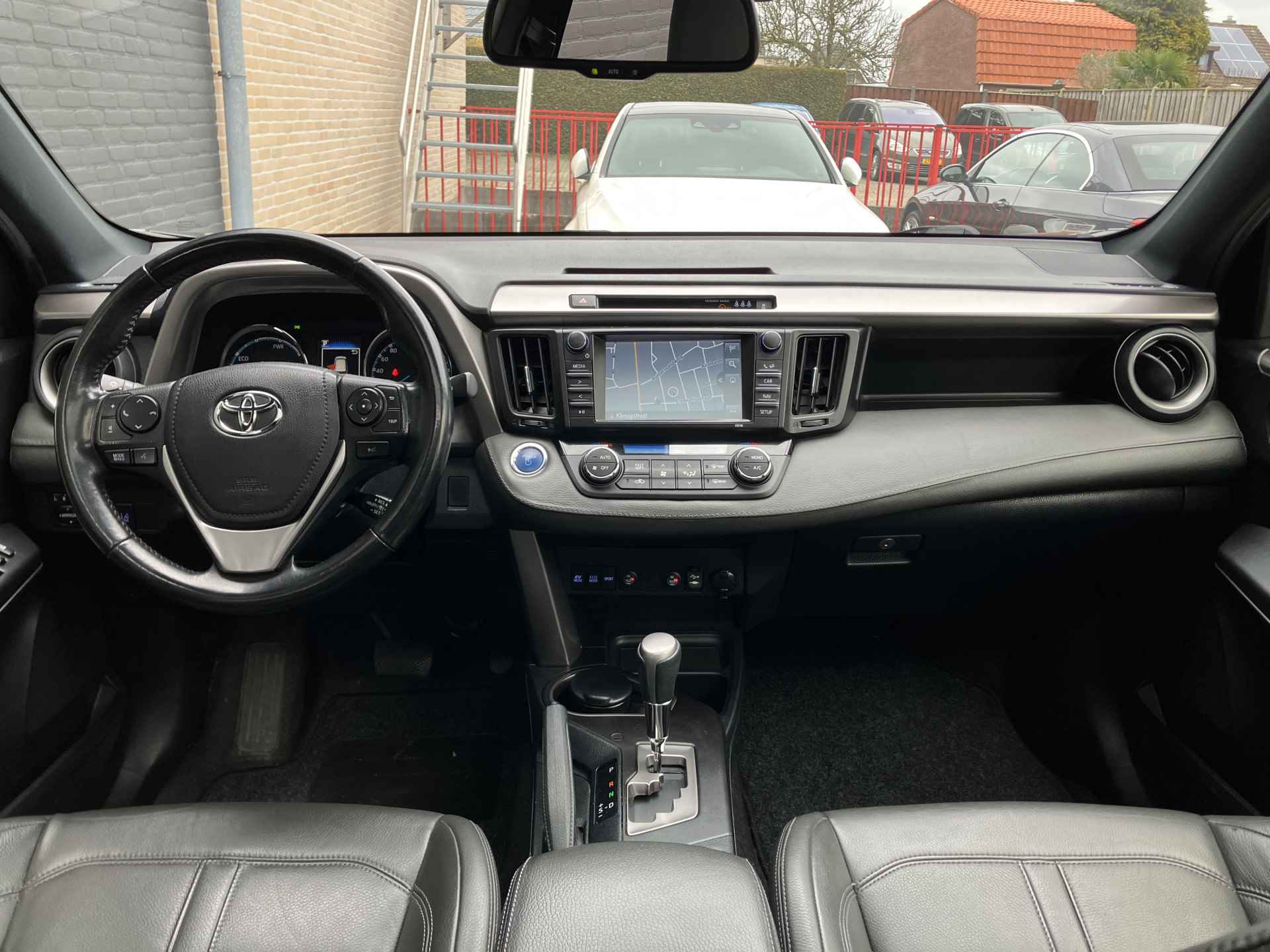 Toyota RAV4 2.5 Hybrid 198 pk AWD Executive Black Edition AUT. | 1e eigenaar | dealer onderh. | navigatie | leder interieur | camera - 16/40