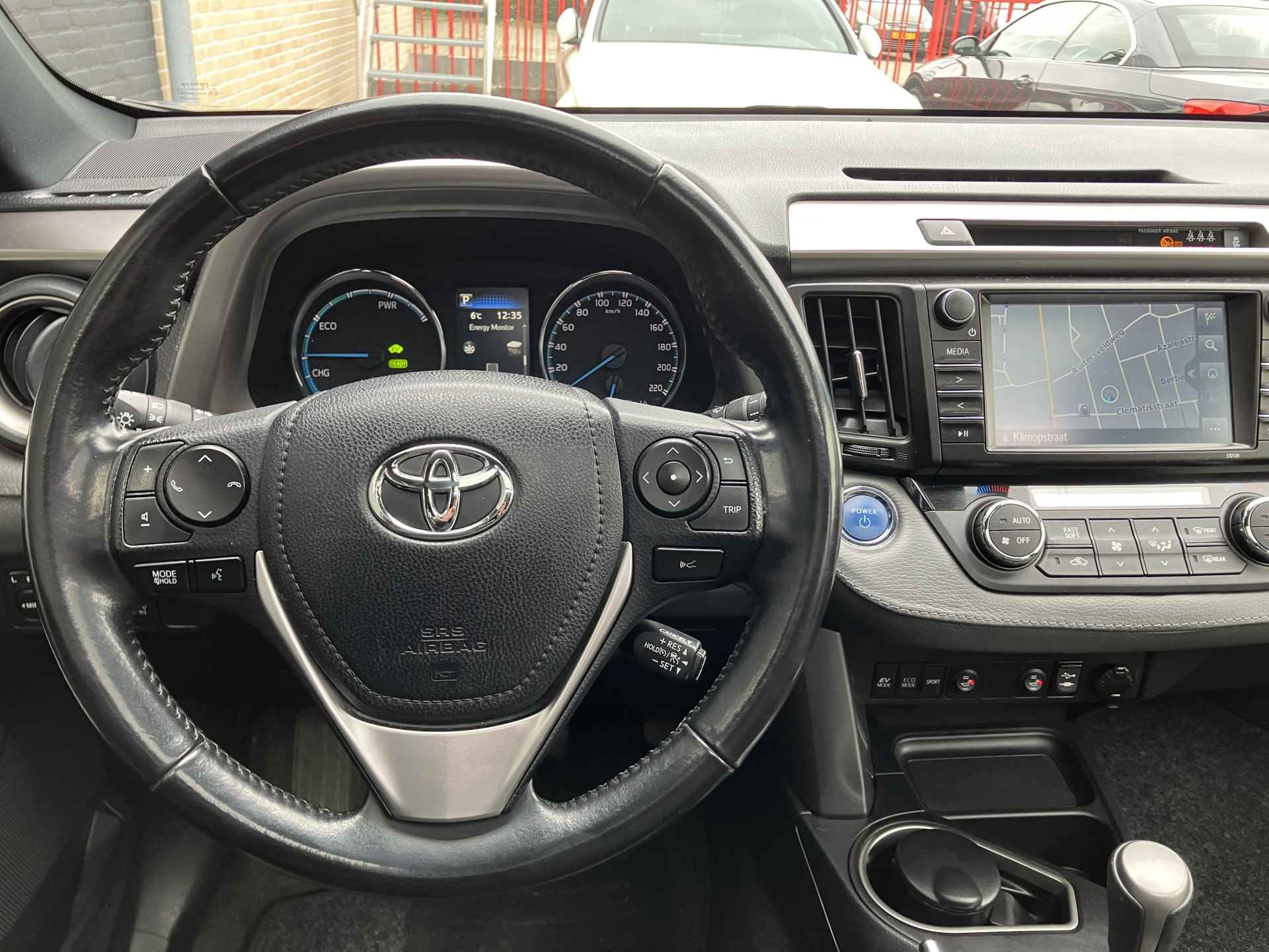 Toyota RAV4 2.5 Hybrid 198 pk AWD Executive Black Edition AUT. | 1e eigenaar | dealer onderh. | navigatie | leder interieur | camera - 24/40