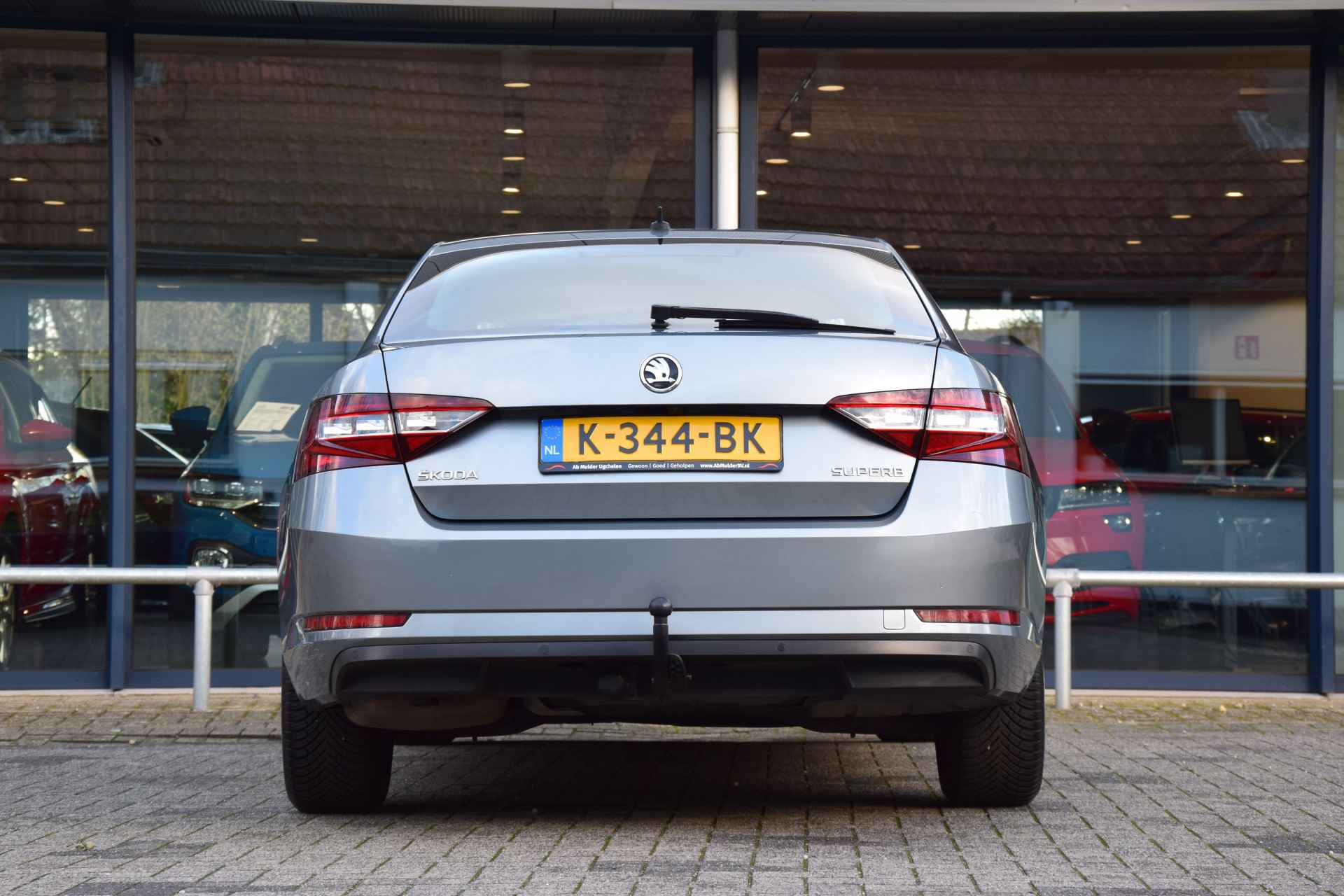 Škoda Superb 1.4 TSI Ambition Business | BOVAG Garantie | Trekhaak | Stoelverwarming | Achteruitrijcamera | All Season Banden | Cruise&Climate Control | Navigatie | Elektrisch Bedienbare Bestuurdersstoel | - 13/36