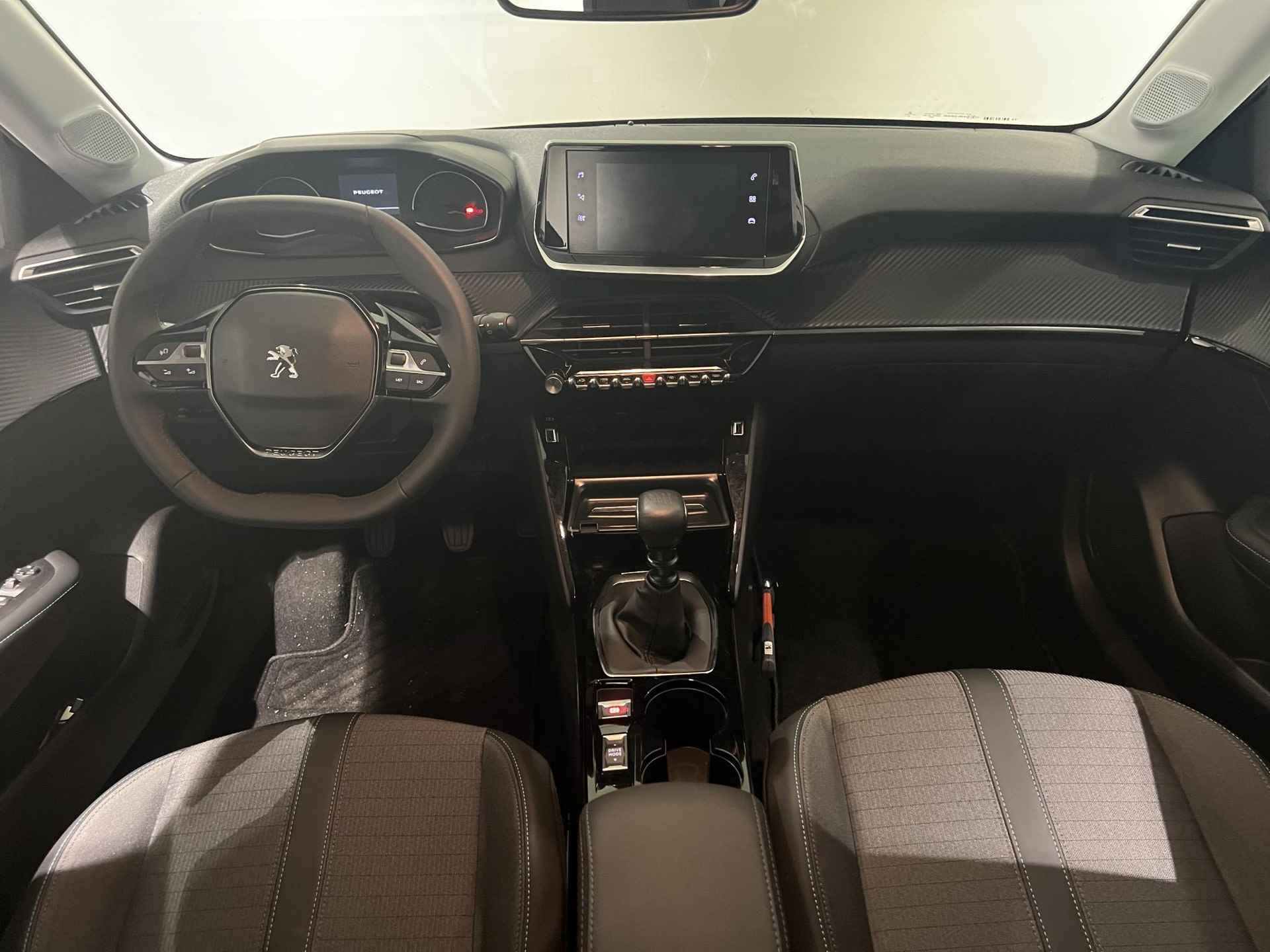 Peugeot 208 1.2 PureTech 100PK Allure l Camera l NAV l LMV l PDC l Apple Carplay l Android Auto l DEMO Bel Voor Actuele KM-Stand - 10/25