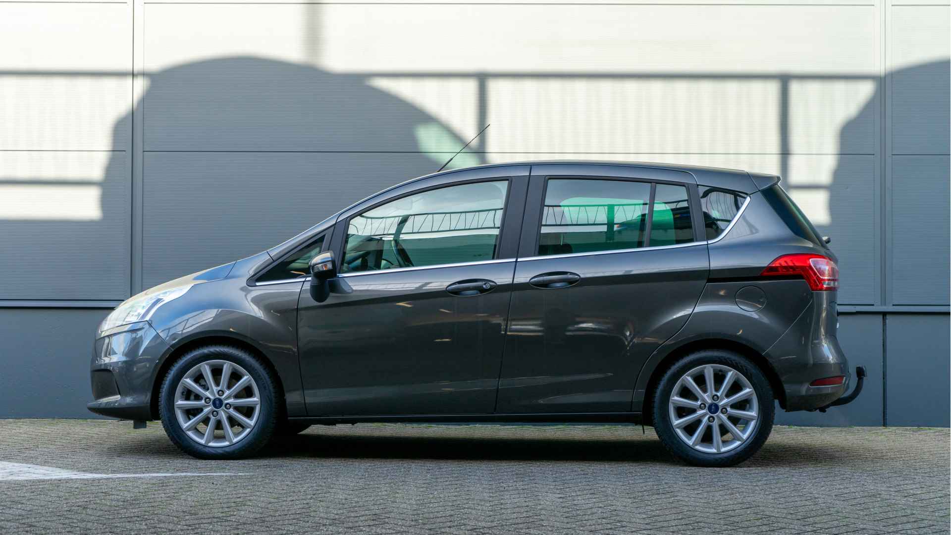 Ford B-MAX 1.0 Ecoboost Titanium | Trekhaak | Climate controle | Cruise controle | Navigatie | Parkeersensoren voor en achter - 2/23