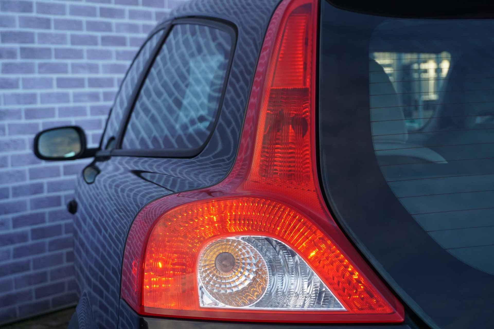 Volvo C30 1.8 Momentum | 17" velgen | Cruise control | climate control | parkeersensoren achter, elektrische buitenspiegels | - 6/19