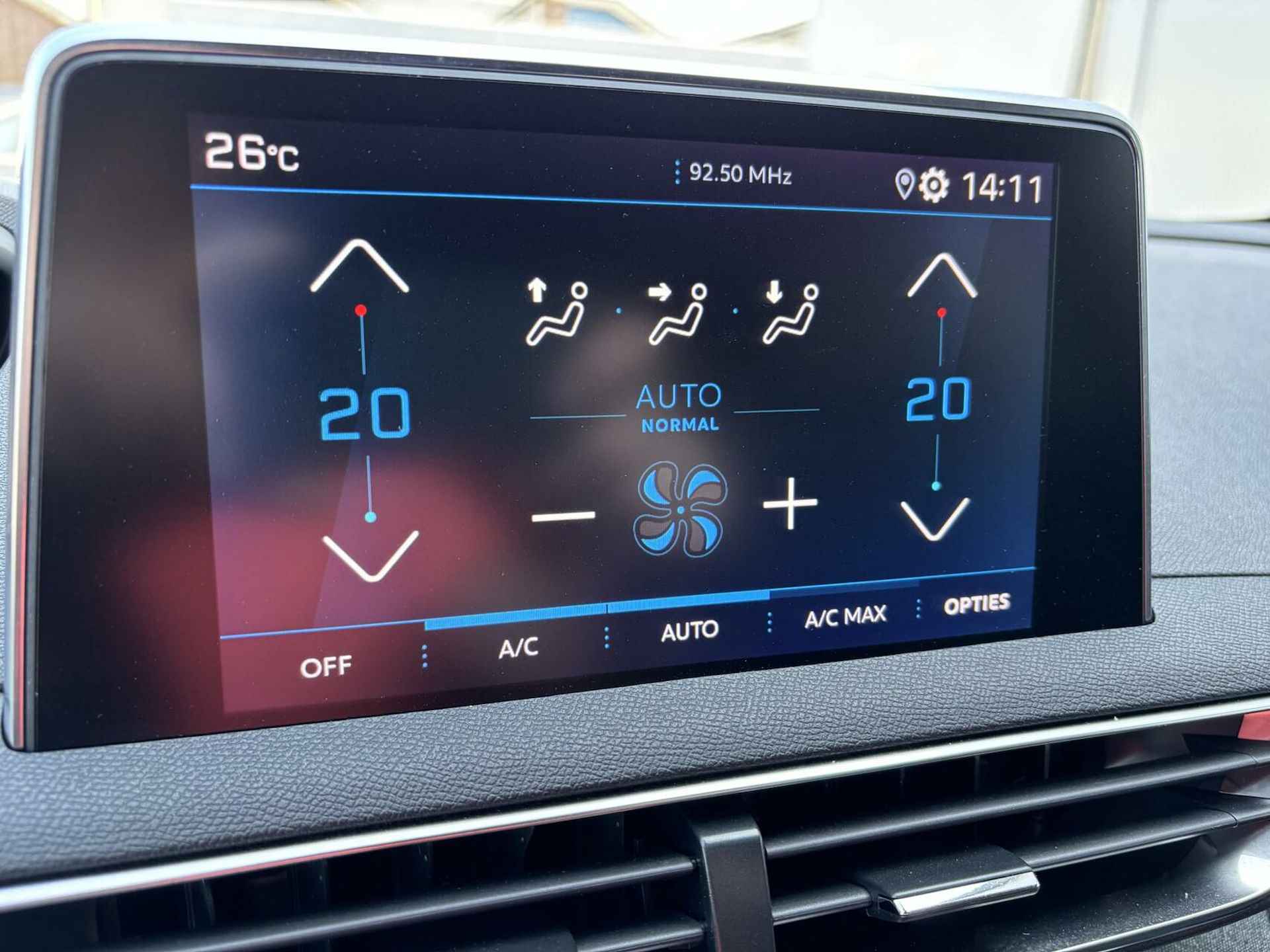 Peugeot 3008 1.2 PureTech GT Line | Carplay | LM-Velgen | PDC | Airco - 18/36