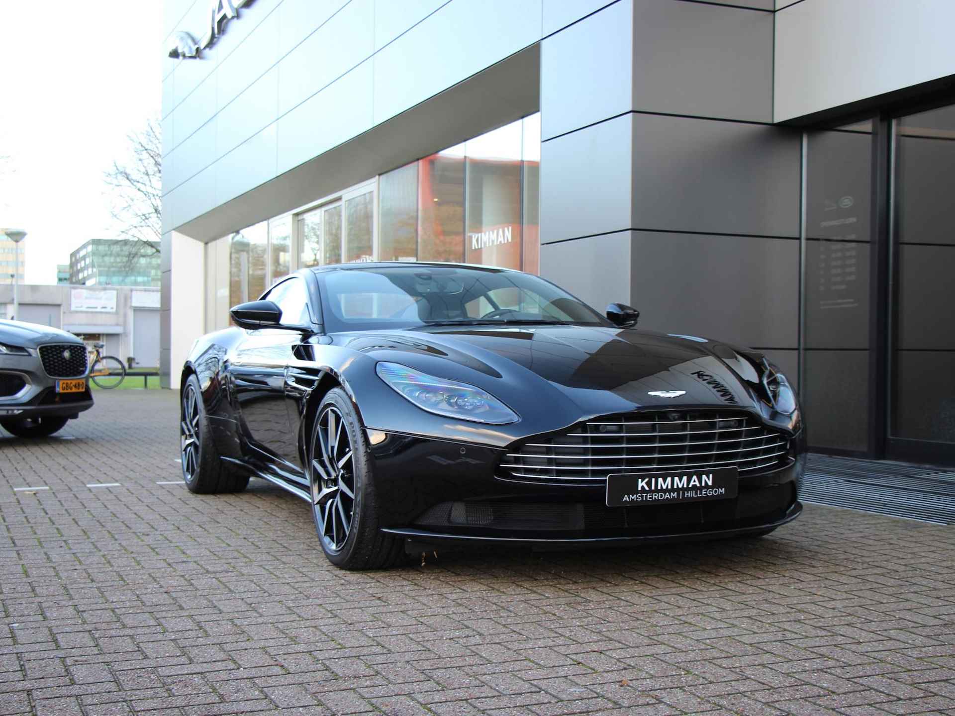 Aston Martin DB11 4.0 V8 - 2/29