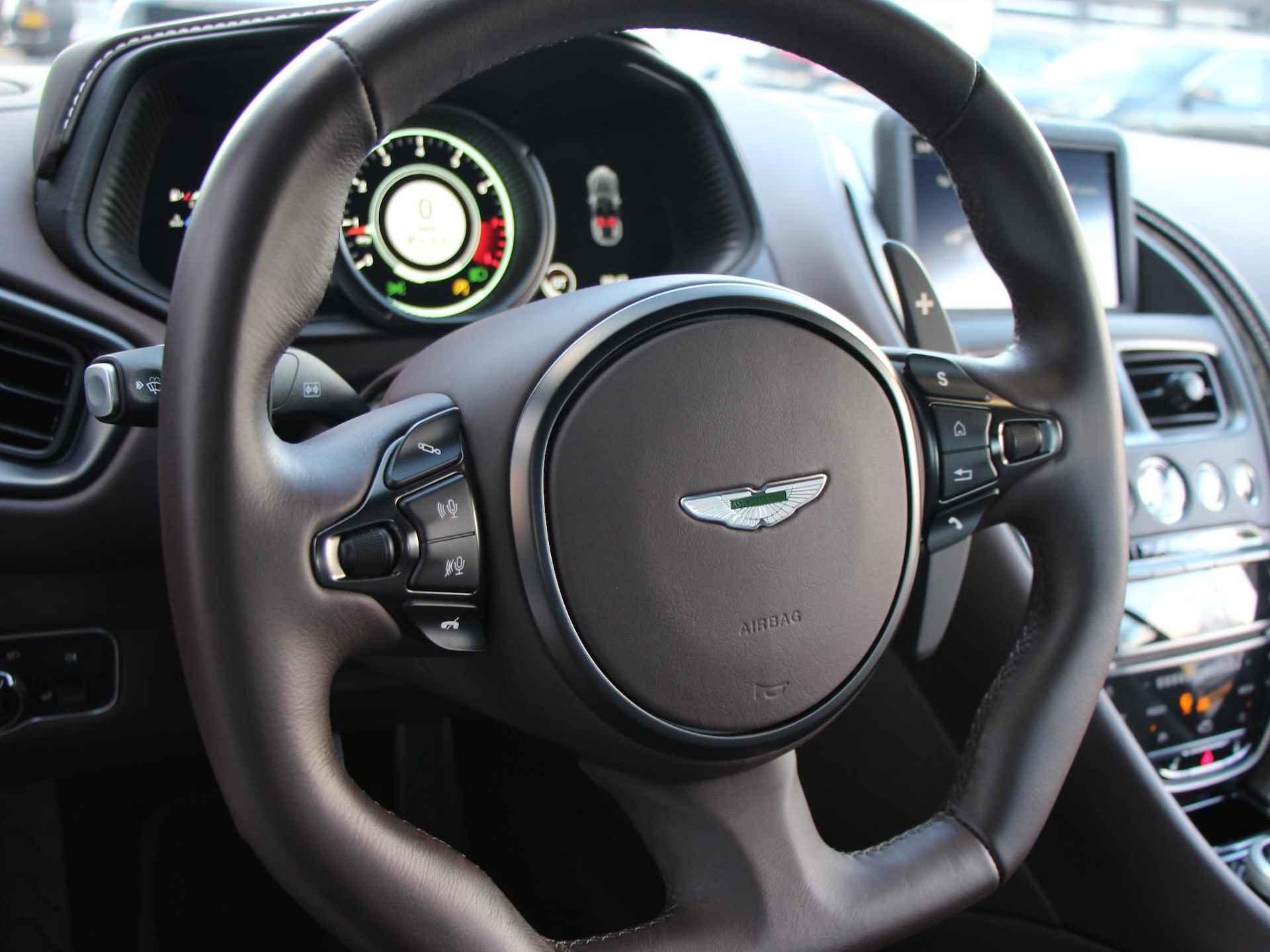 Aston Martin DB11 4.0 V8 - 15/29