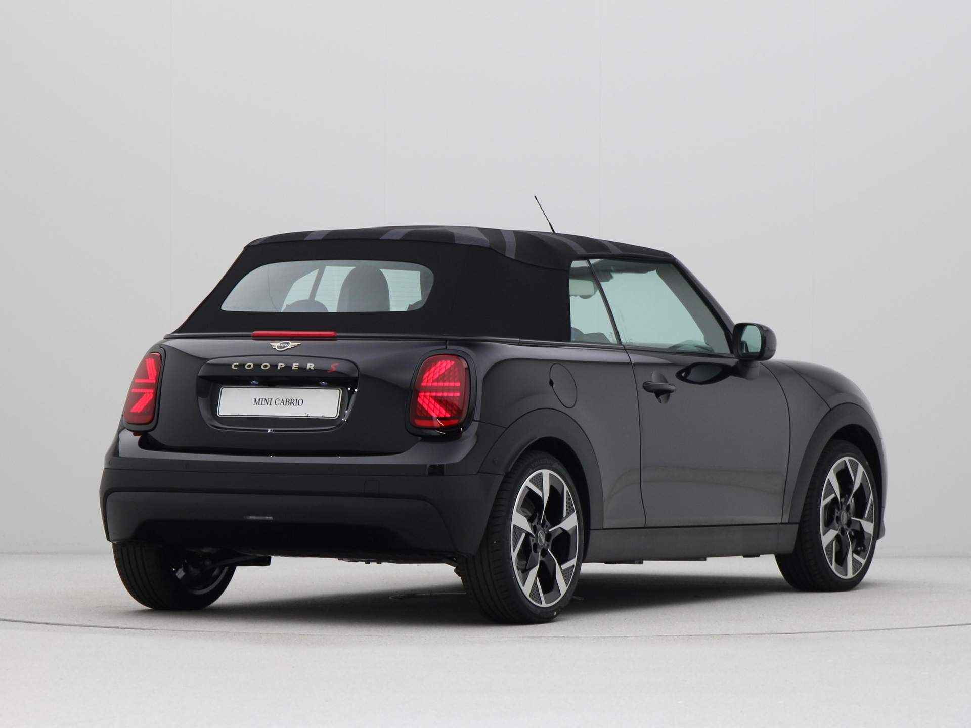 MINI Cooper Cabrio S Favoured Pakket XL PRIVATE LEASE EUR 890,- (48 mnd/10.000 km) - 11/31