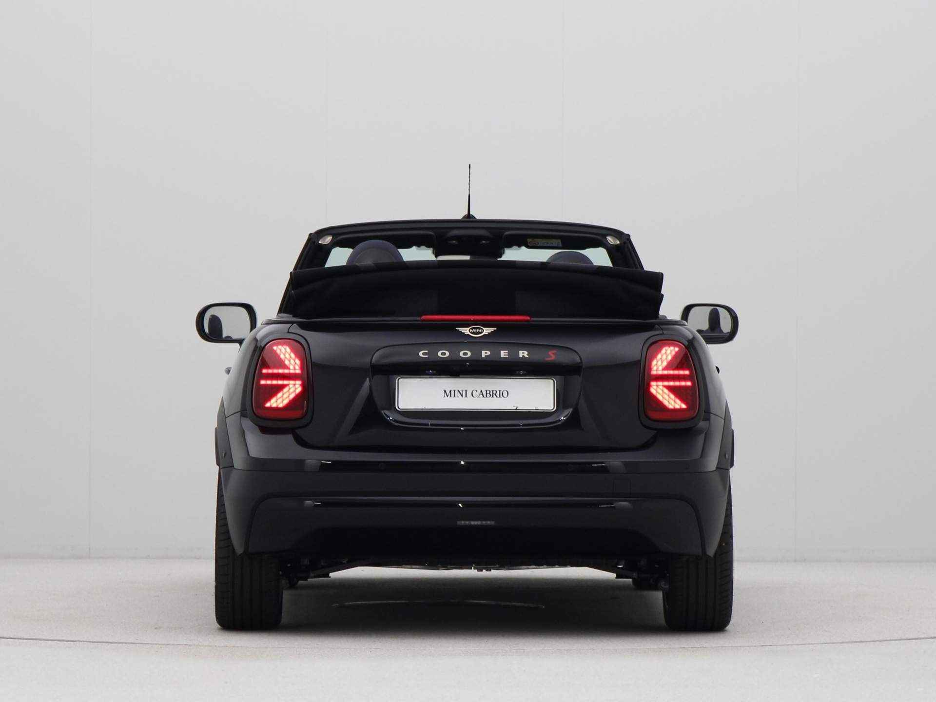 MINI Cooper Cabrio S Favoured Pakket XL PRIVATE LEASE EUR 890,- (48 mnd/10.000 km) - 12/31