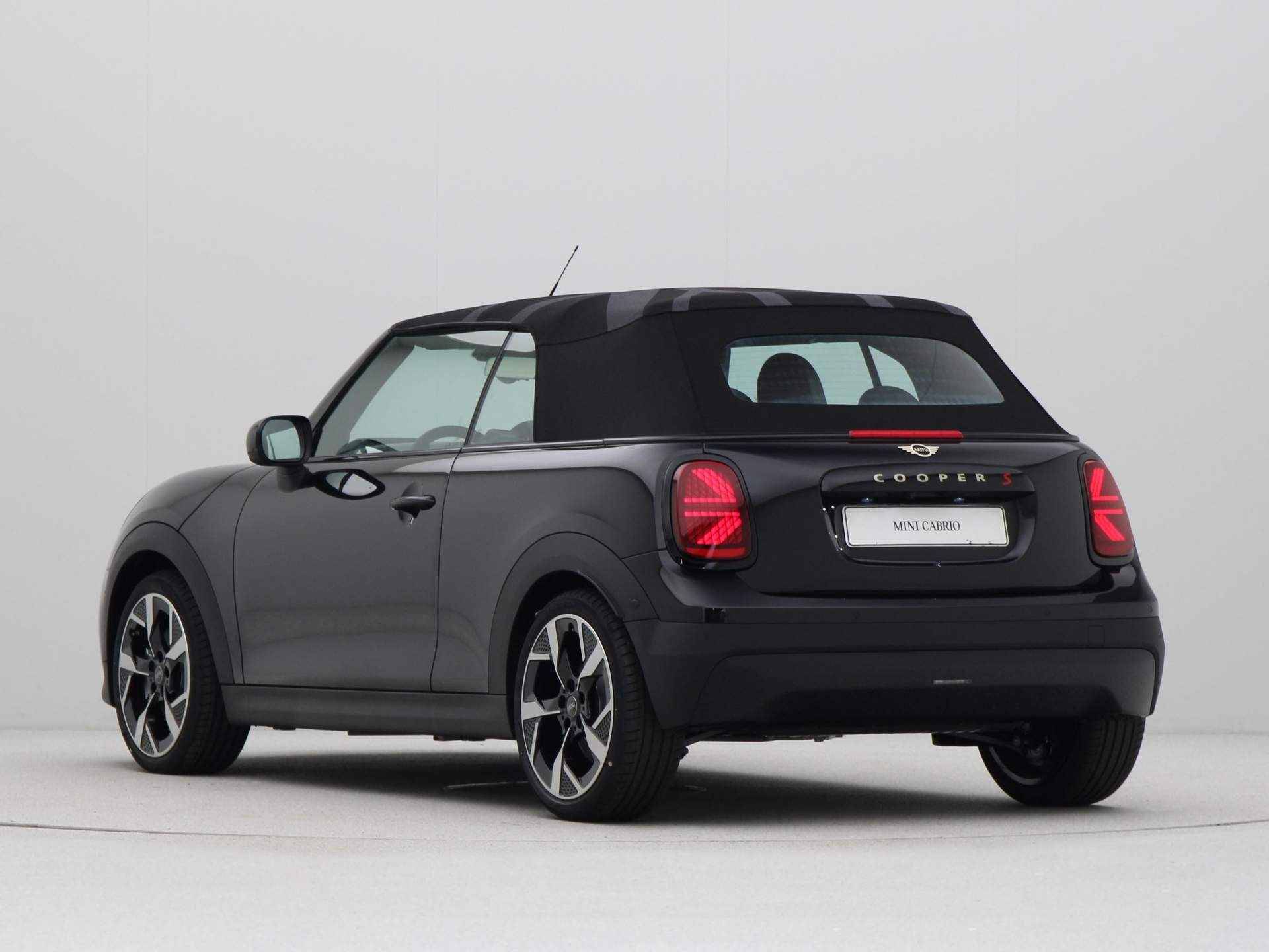 MINI Cooper Cabrio S Favoured Pakket XL PRIVATE LEASE EUR 890,- (48 mnd/10.000 km) - 15/31