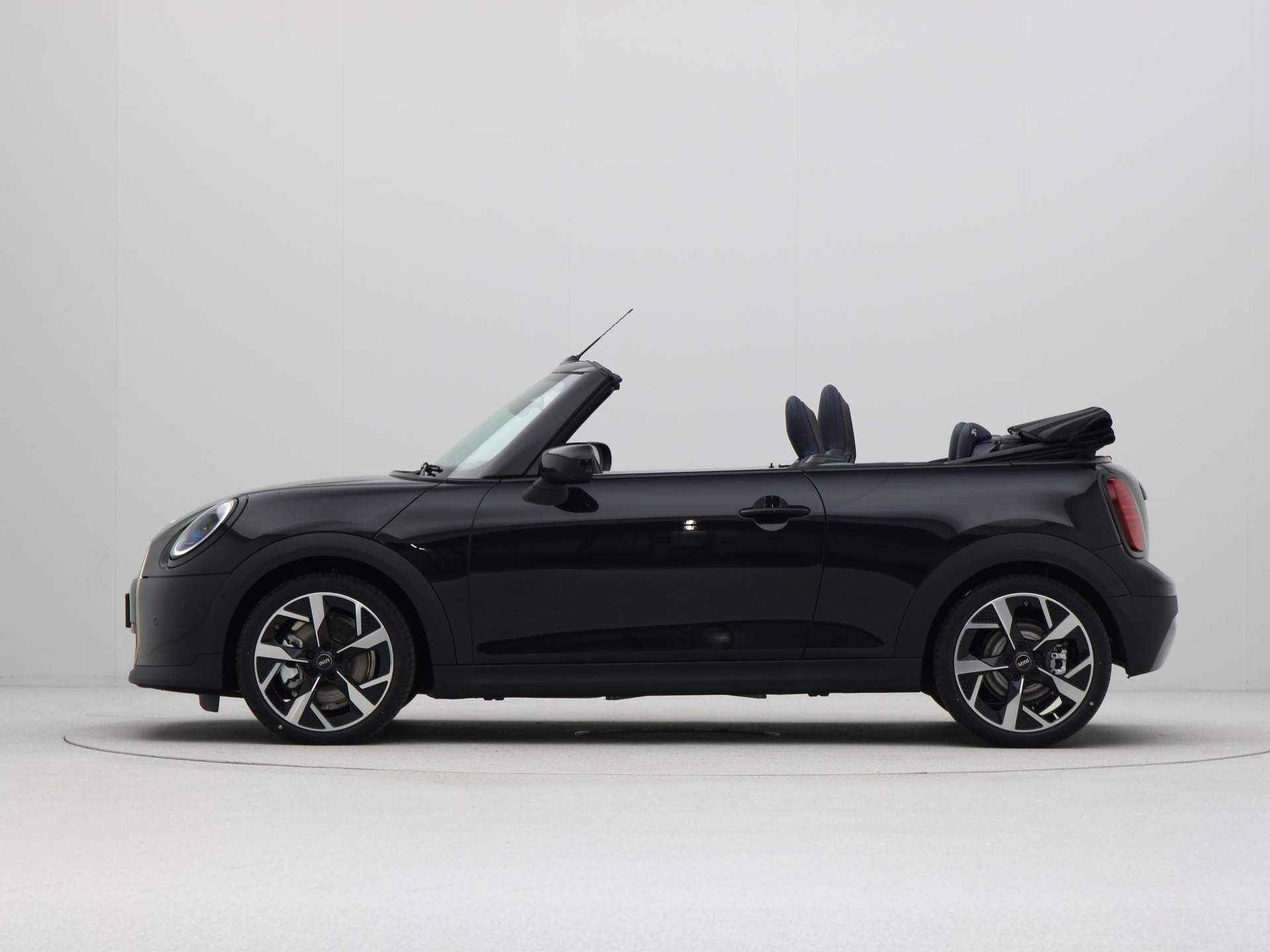 MINI Cooper Cabrio S Favoured Pakket XL PRIVATE LEASE EUR 890,- (48 mnd/10.000 km) - 16/31