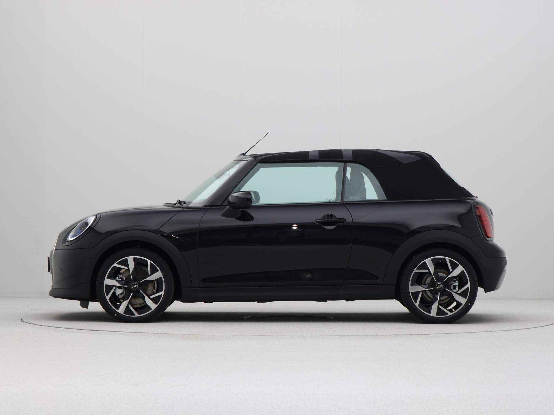 MINI Cooper Cabrio S Favoured Pakket XL PRIVATE LEASE EUR 890,- (48 mnd/10.000 km) - 17/31