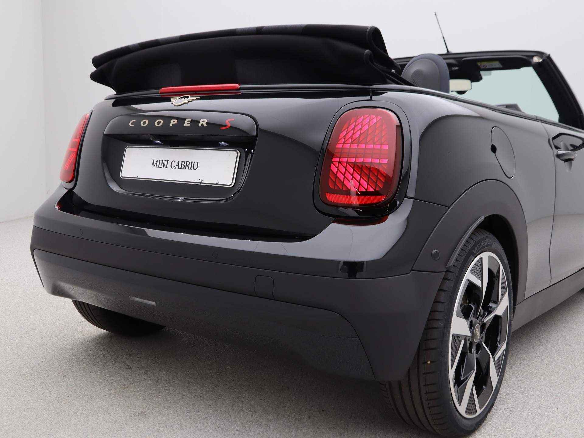 MINI Cooper Cabrio S Favoured Pakket XL PRIVATE LEASE EUR 890,- (48 mnd/10.000 km) - 27/31